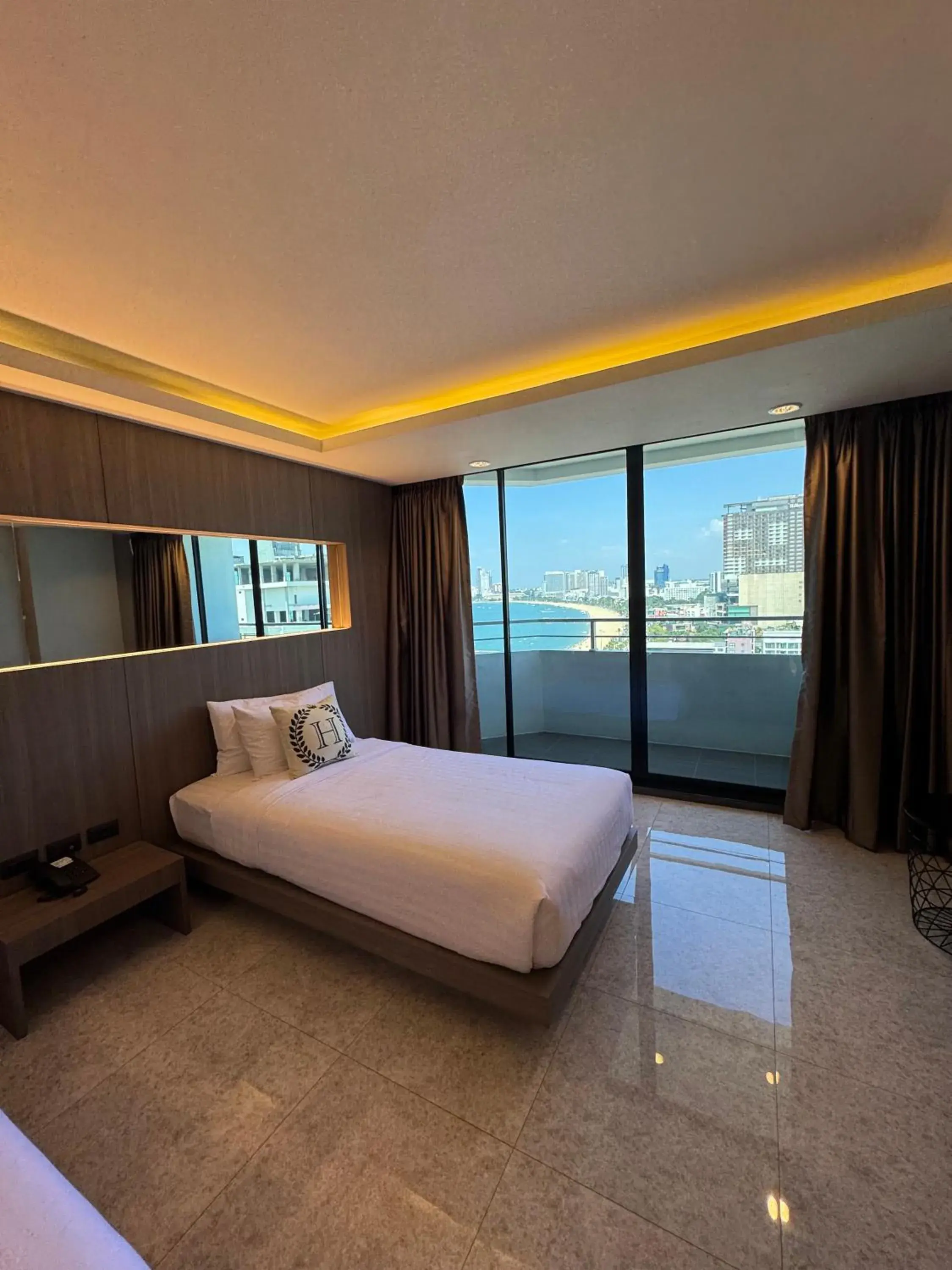 Standard Twin Room with Sea View in Hermann Hotel Pattaya - SHA Extra Plus Standard Twin Room with Sea View in Hermann Hotel Pattaya - SHA Extra Plus