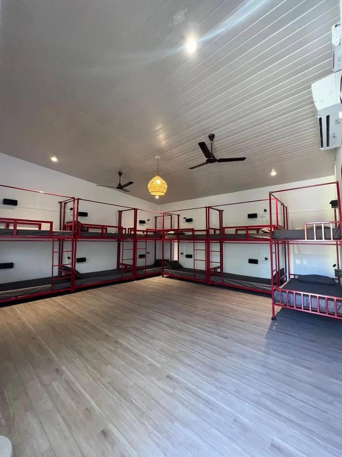 Bed in 12-Bed Mixed Dormitory Room in Whoopers Hostel Palolem Bed in 12-Bed Mixed Dormitory Room in Whoopers Hostel Palolem