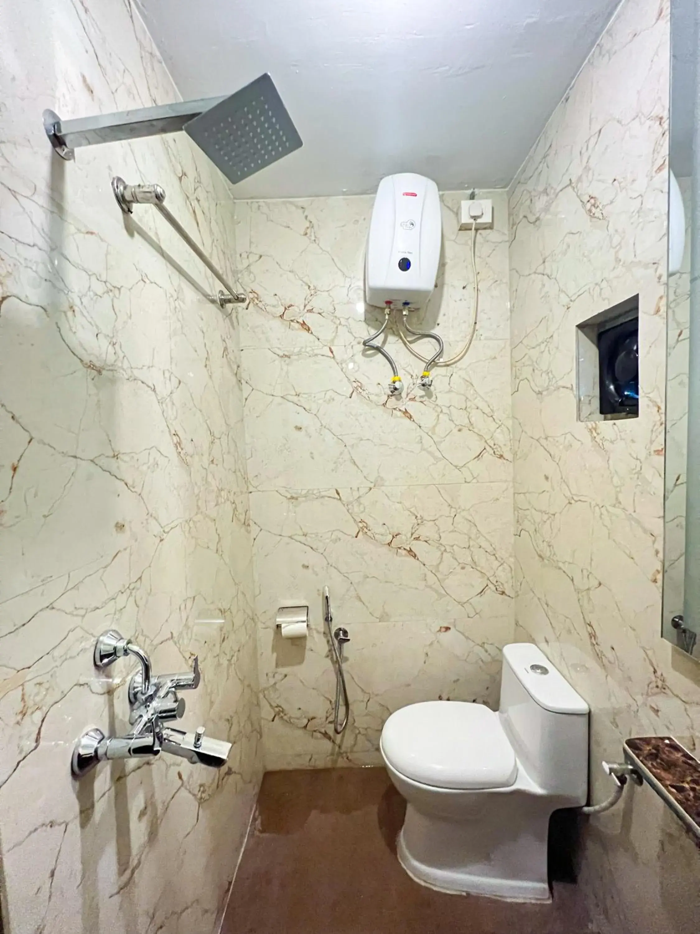 Bed in 4-Bed Female Dormitory Room in Whoopers Hostel Palolem Bed in 4-Bed Female Dormitory Room in Whoopers Hostel Palolem