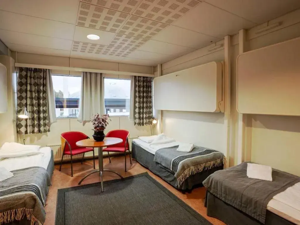 Triple Room in Hotel Tikkurila Triple Room in Hotel Tikkurila