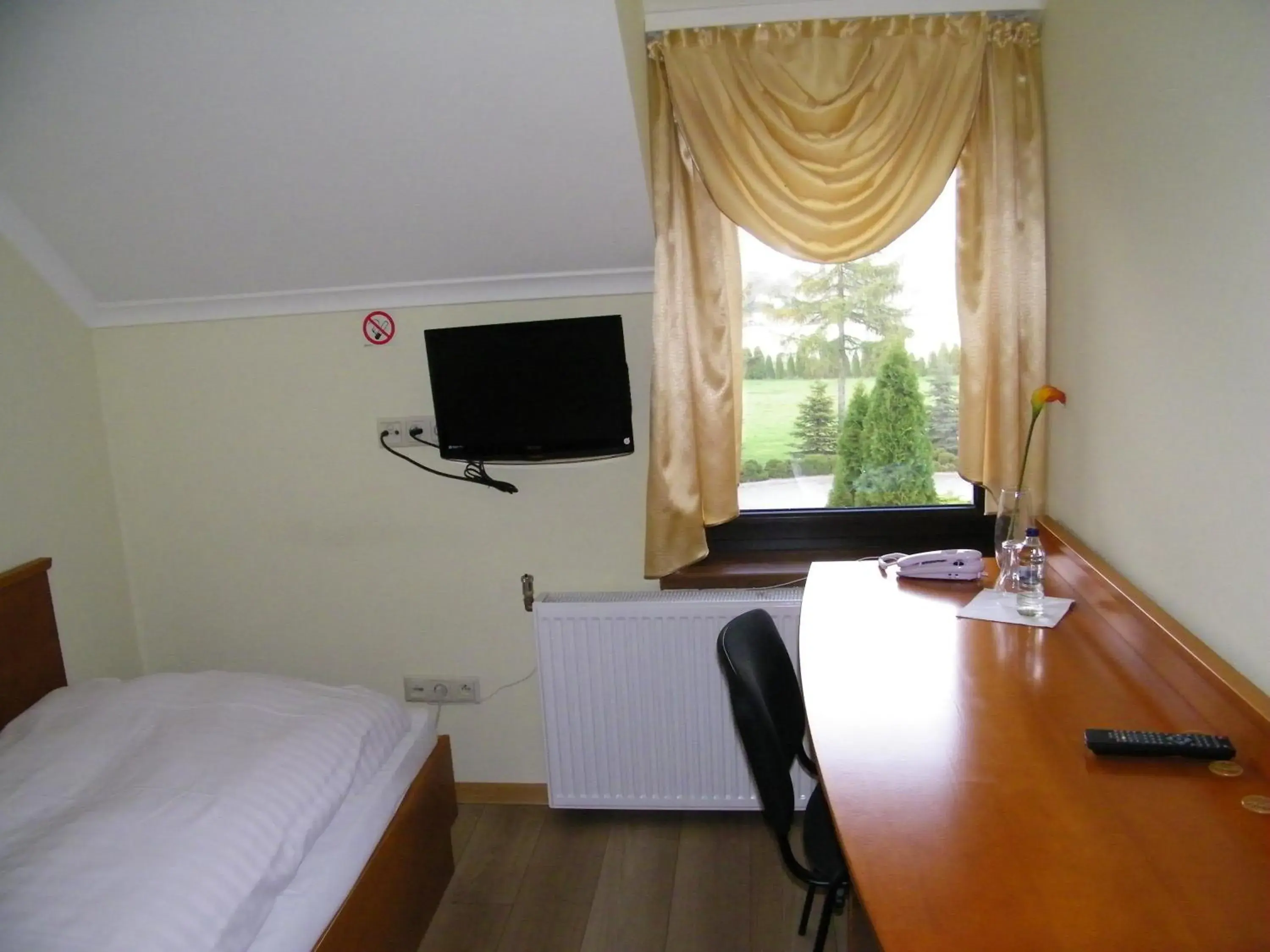 Economy Single Room in Hotel Restauracja Tawerna Gliwice Economy Single Room in Hotel Restauracja Tawerna Gliwice
