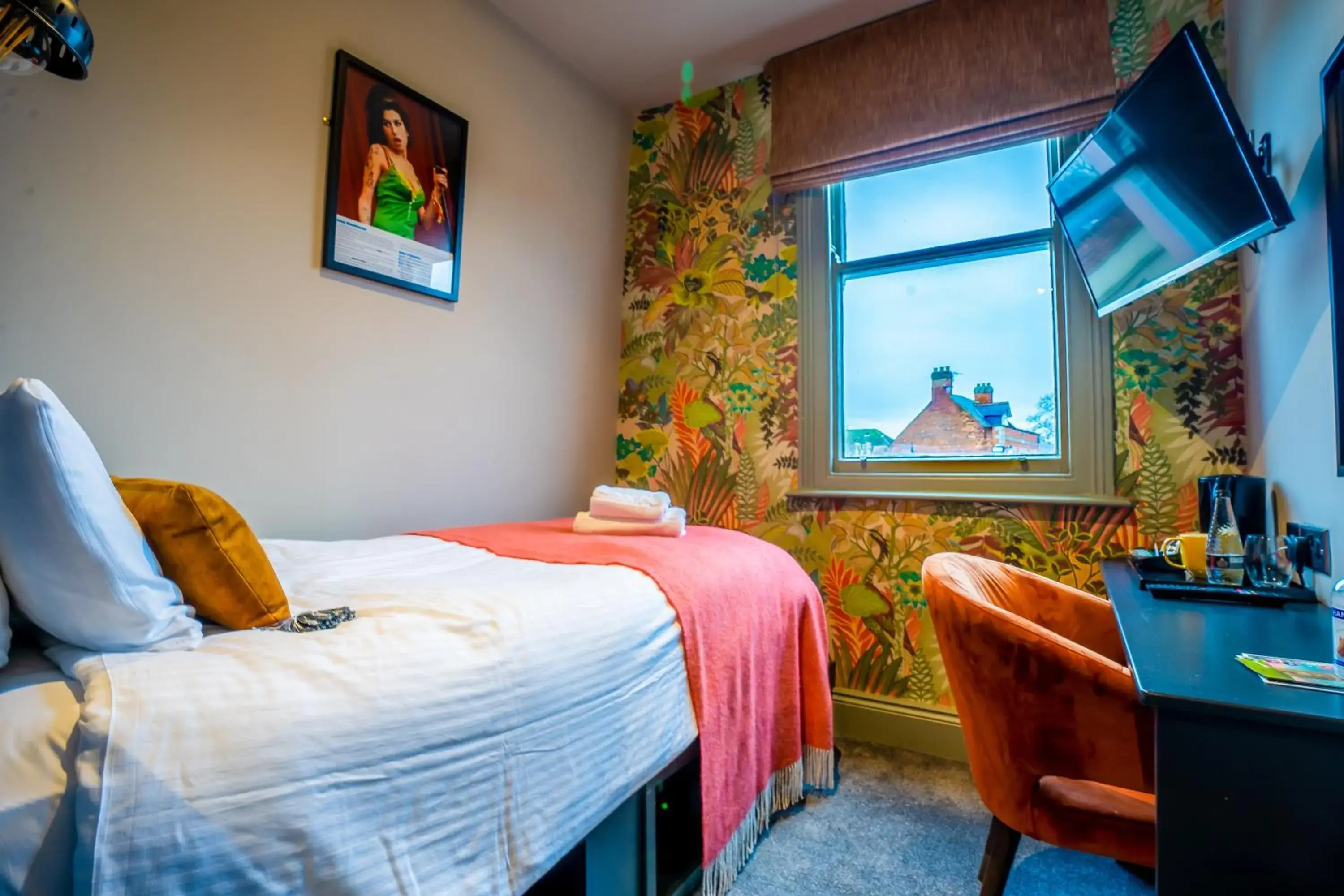 Single Room with Private Bathroom - single occupancy in The Crown Hotel Single Room with Private Bathroom - single occupancy in The Crown Hotel