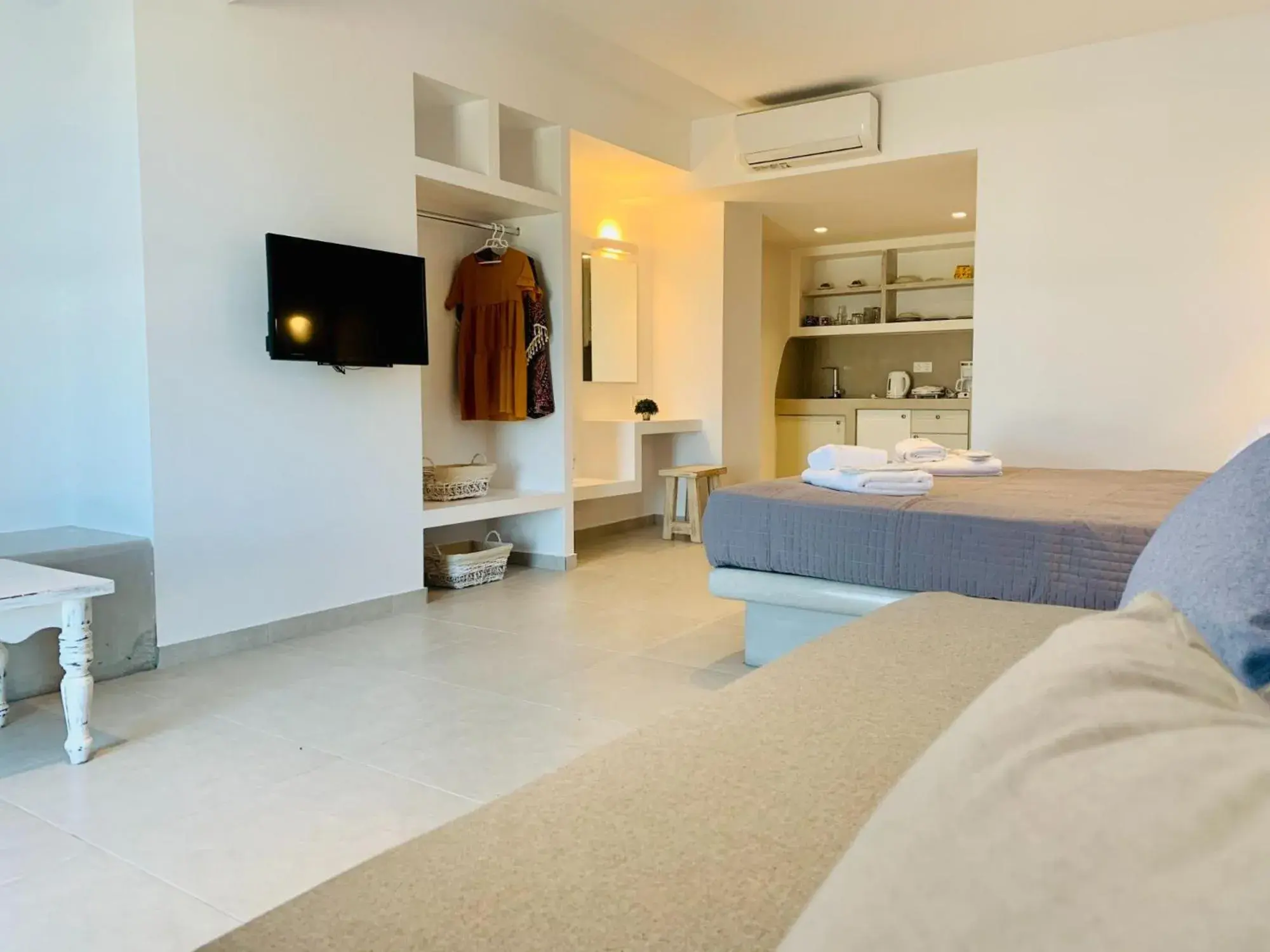 Comfort Triple Room with Sea View in Crystal Dreams Comfort Triple Room with Sea View in Crystal Dreams