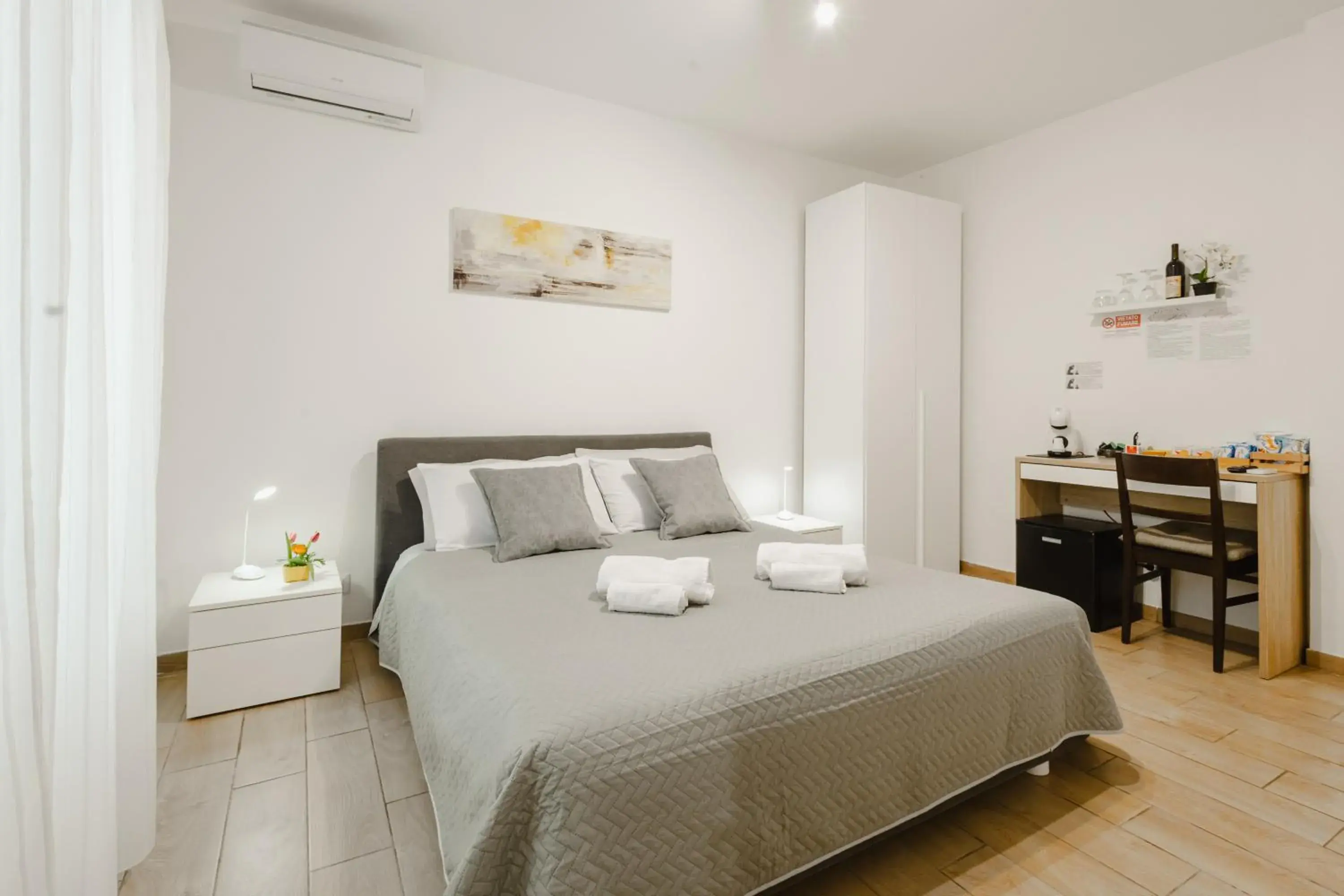 Double Room with Private Bathroom in G21 Guest House Double Room with Private Bathroom in G21 Guest House