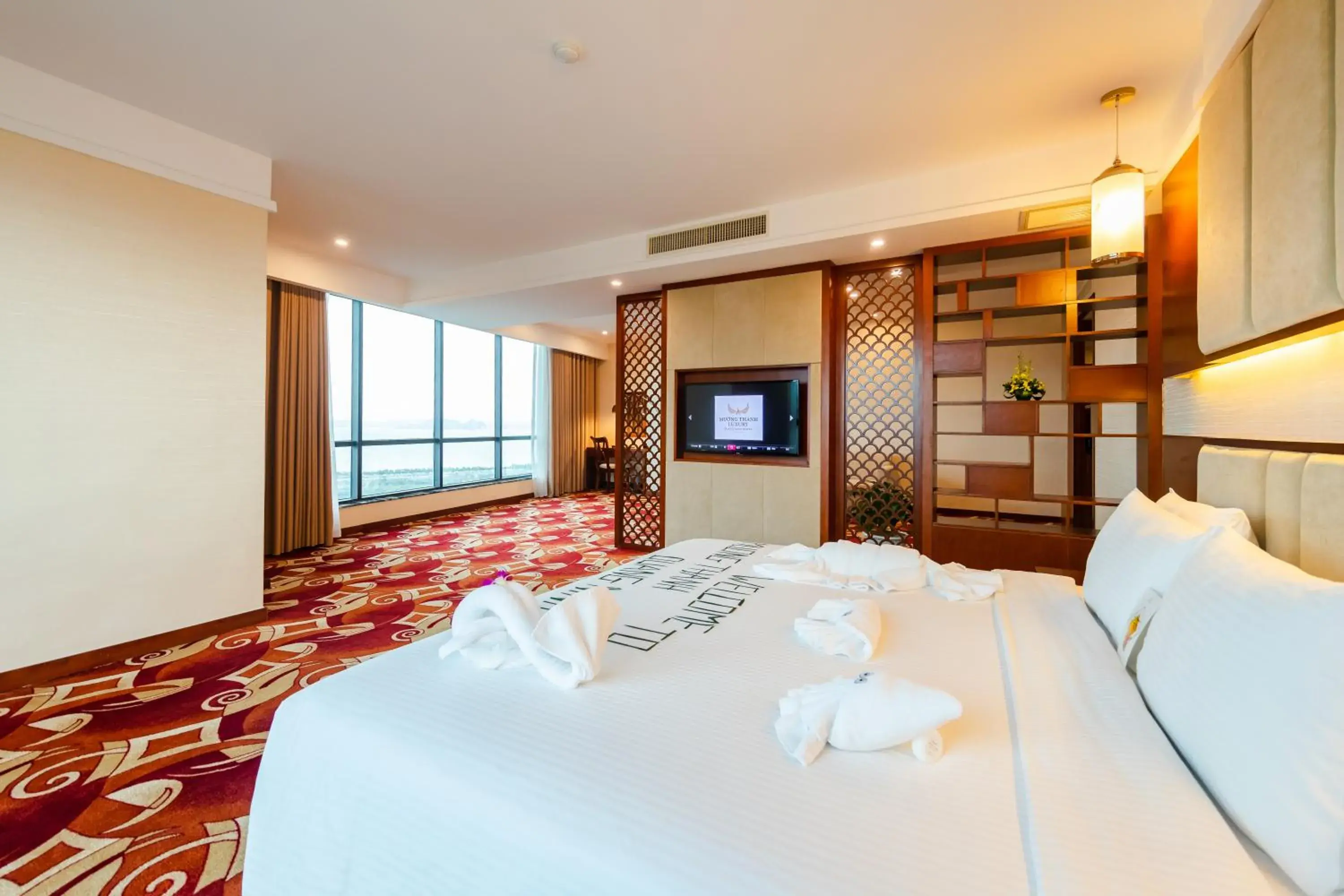 Grand Suite with Sea View in Muong Thanh Luxury Quang Ninh Hotel Grand Suite with Sea View in Muong Thanh Luxury Quang Ninh Hotel