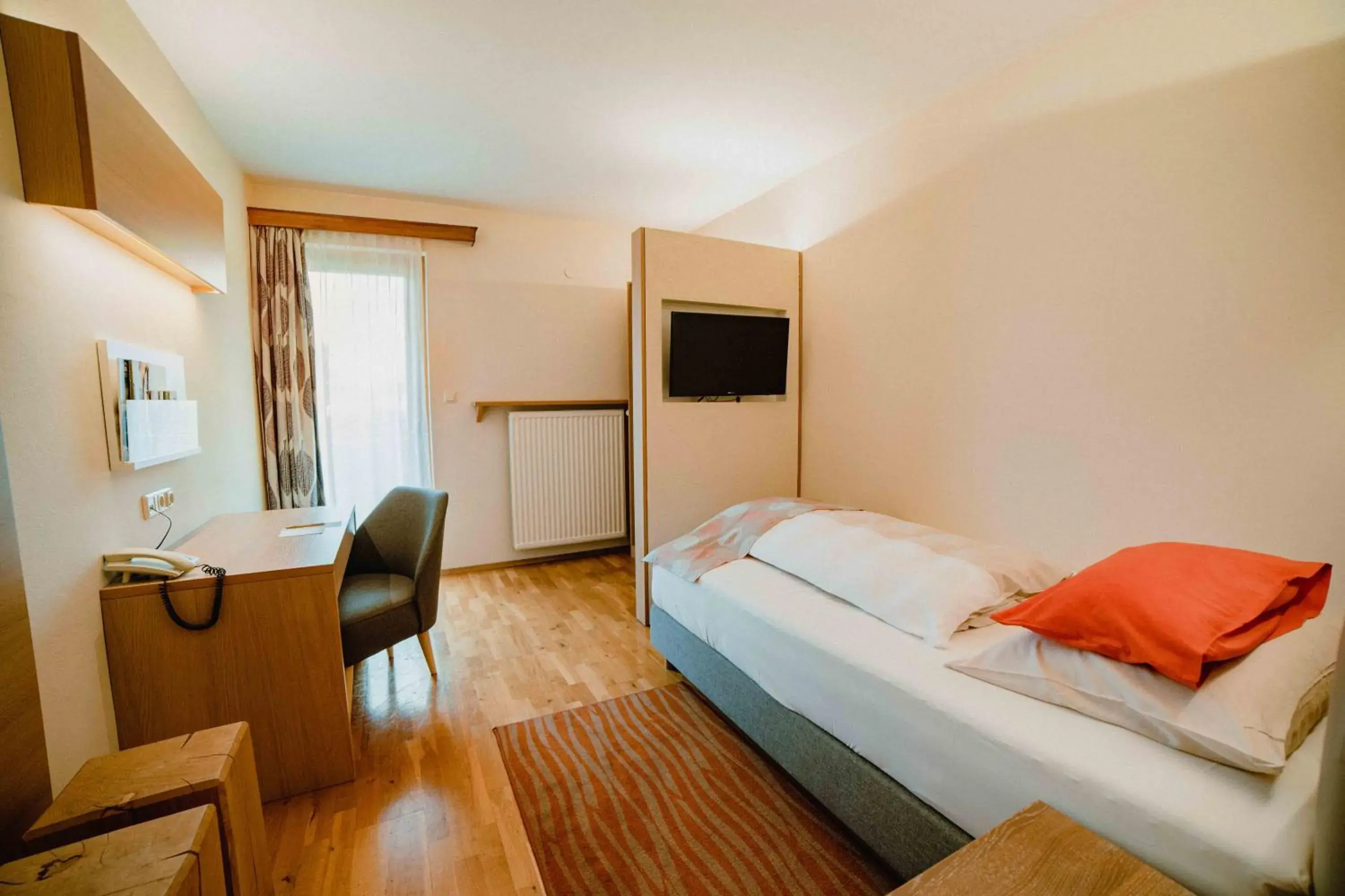 Economy Single Room in Garten-Hotel Ochensberger Economy Single Room in Garten-Hotel Ochensberger