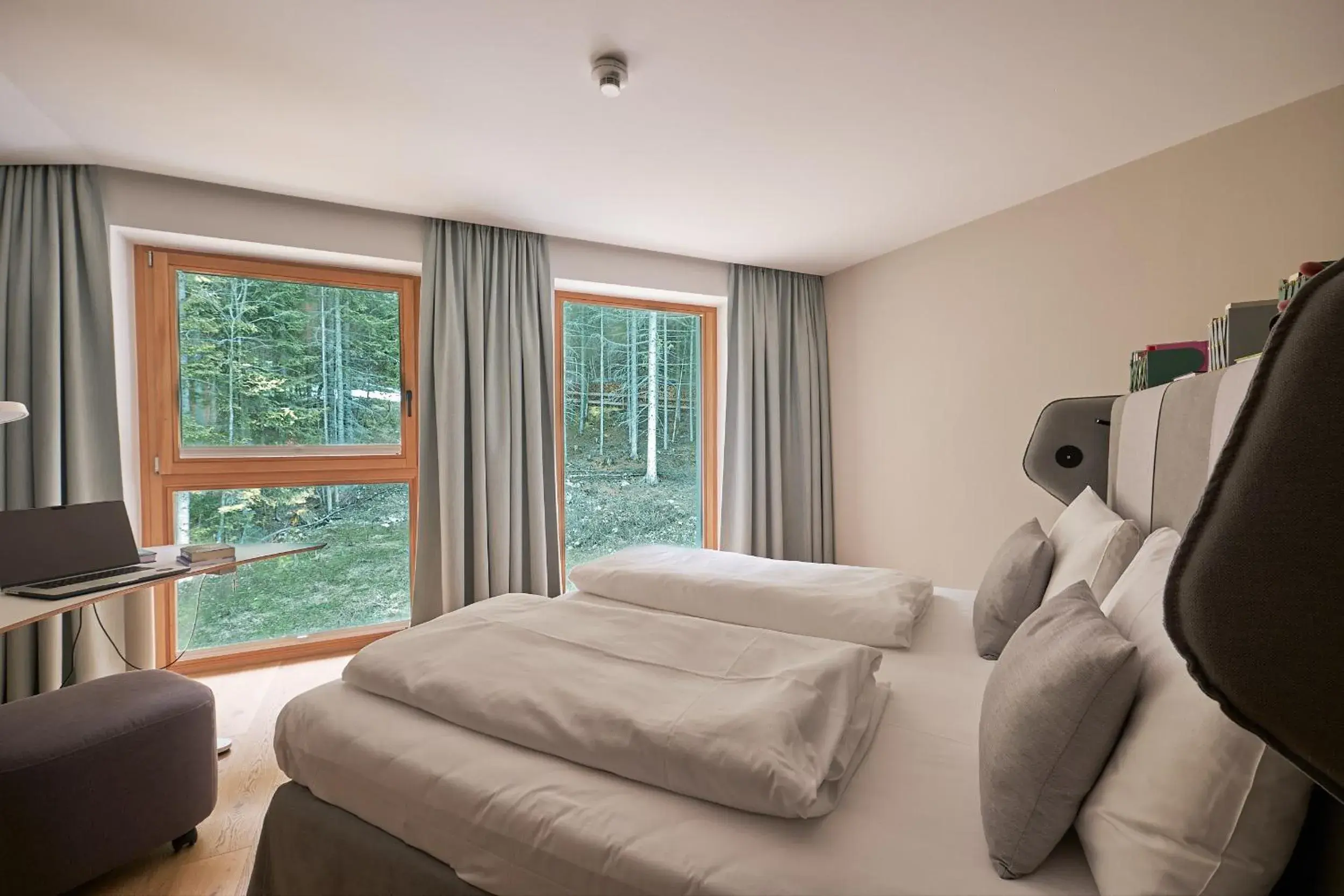 King Room with Roll-In Shower - Disability Access in Lesehotel King Room with Roll-In Shower - Disability Access in Lesehotel