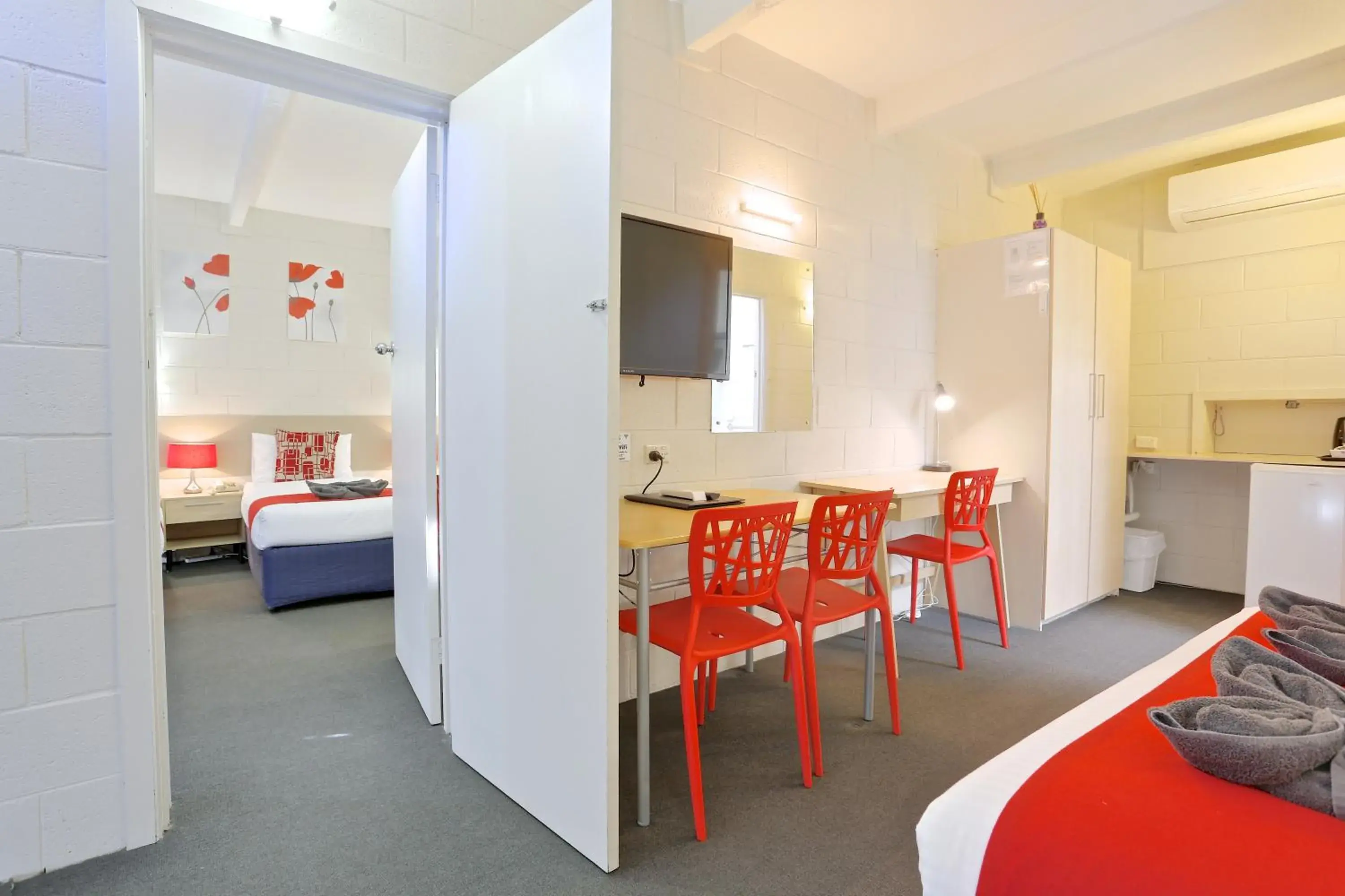 Family Room - Two Interconnecting Rooms in Castle Creek Motor Inn Euroa Family Room - Two Interconnecting Rooms in Castle Creek Motor Inn Euroa