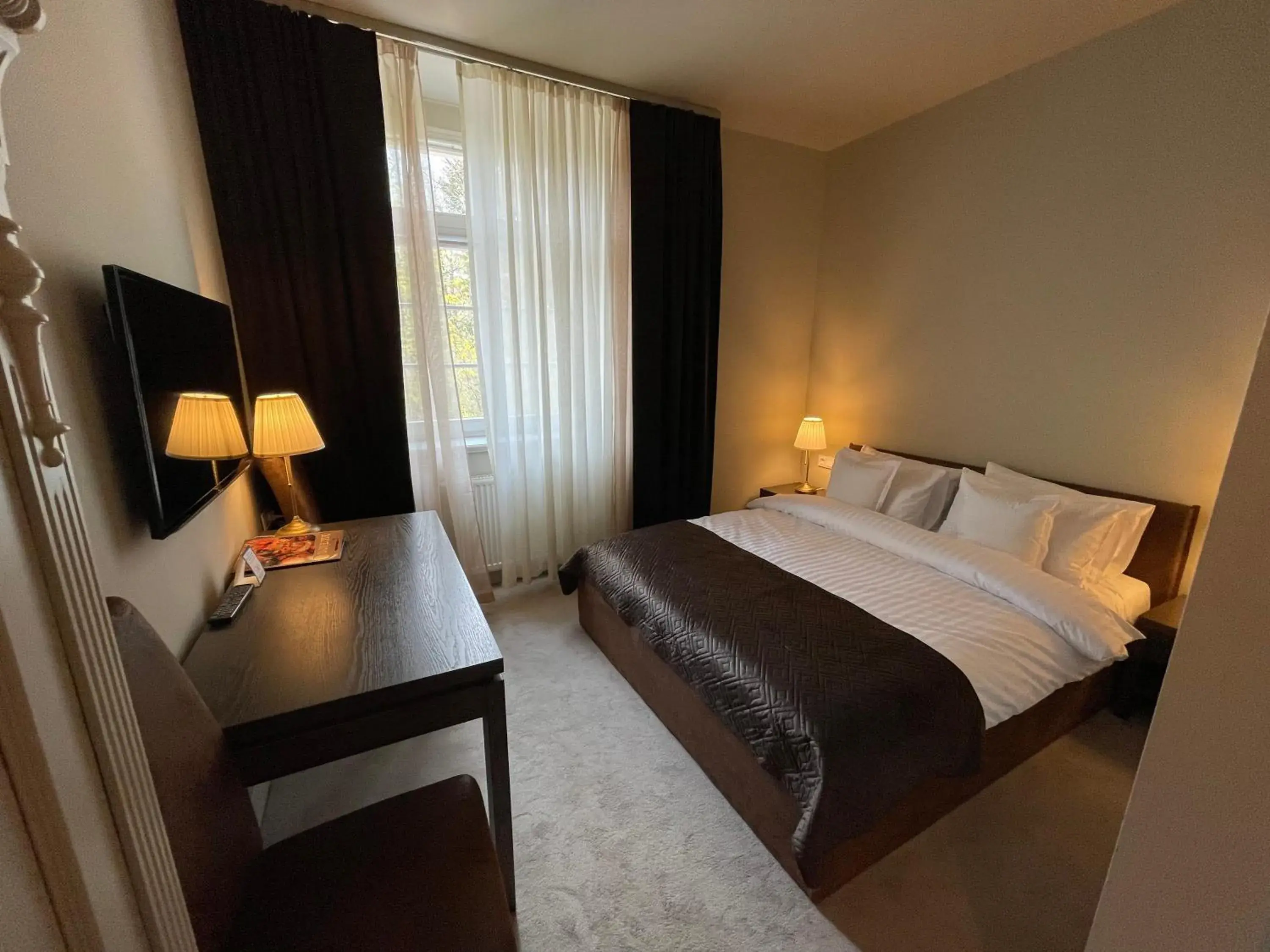 Deluxe Double Room with Shower in REZYDENCJA BOHEMA Deluxe Double Room with Shower in REZYDENCJA BOHEMA