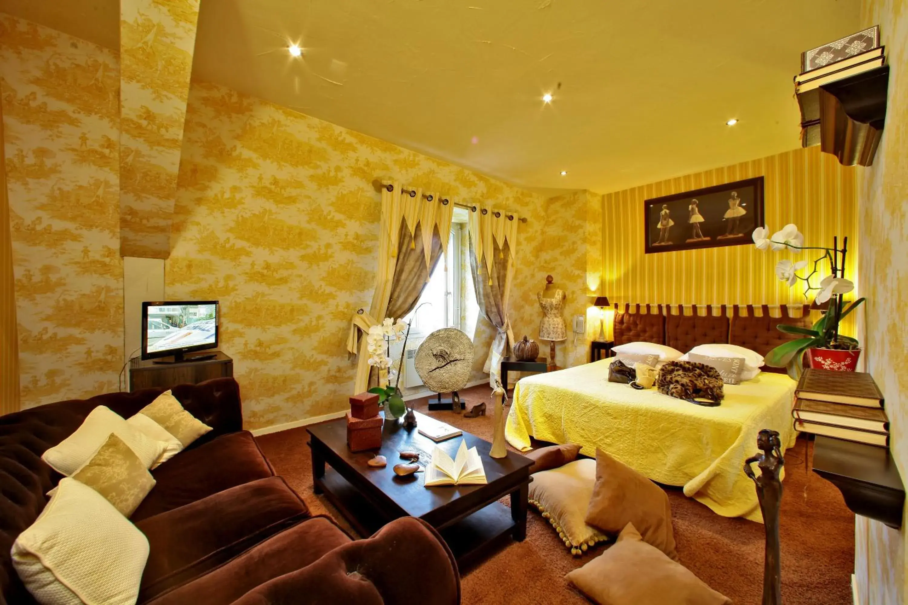 Superior Double Room in Logis Hôtel Hostellerie Saint-Jacques Superior Double Room in Logis Hôtel Hostellerie Saint-Jacques