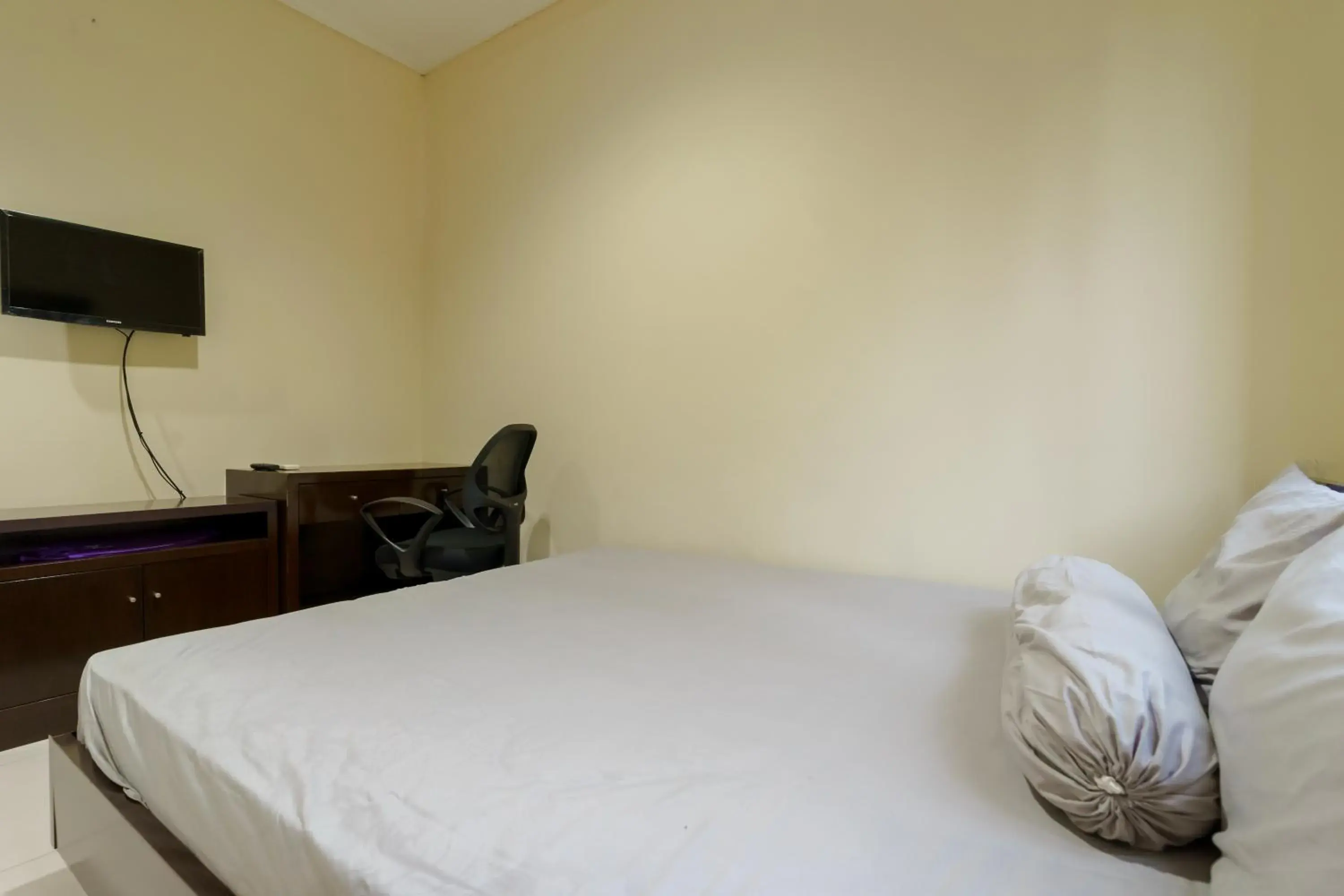 Standard Double Room in Dago Suites Syariah Cikarang Mitra RedDoorz Standard Double Room in Dago Suites Syariah Cikarang Mitra RedDoorz