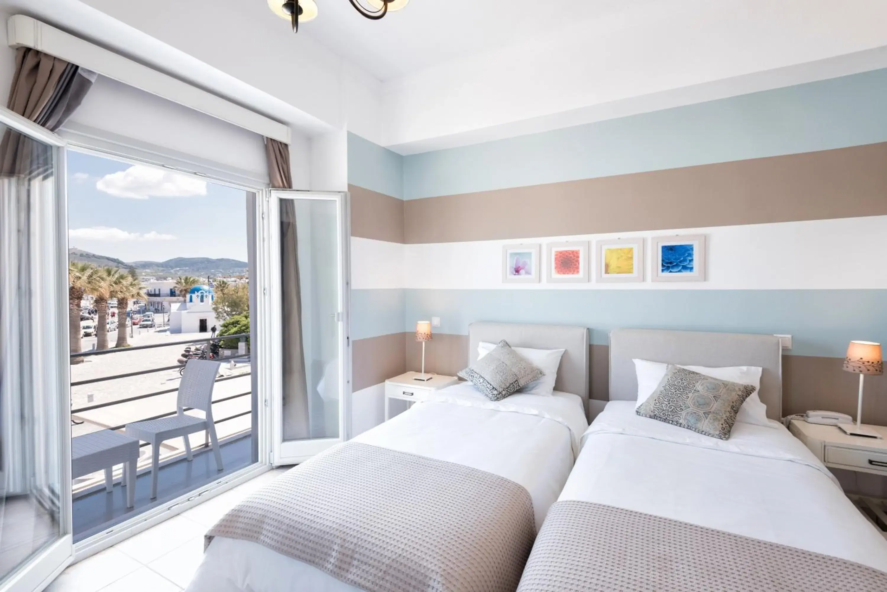 Triple Room with Sea View in Hotel Oasis Triple Room with Sea View in Hotel Oasis