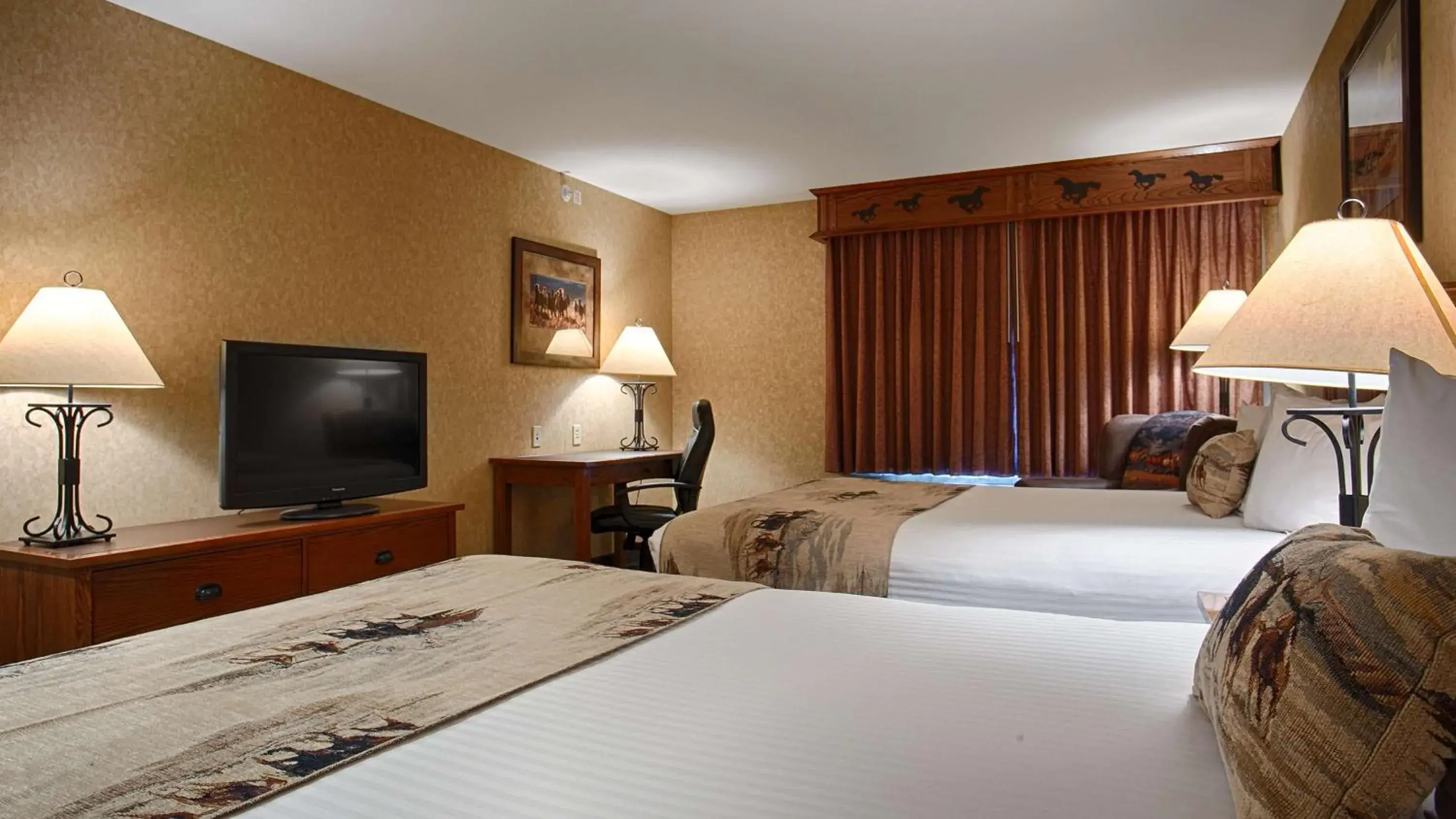 Queen Room with Two Queen Beds - Hearing Accessible in Best Western Plus Kelly Inn and Suites Queen Room with Two Queen Beds - Hearing Accessible in Best Western Plus Kelly Inn and Suites