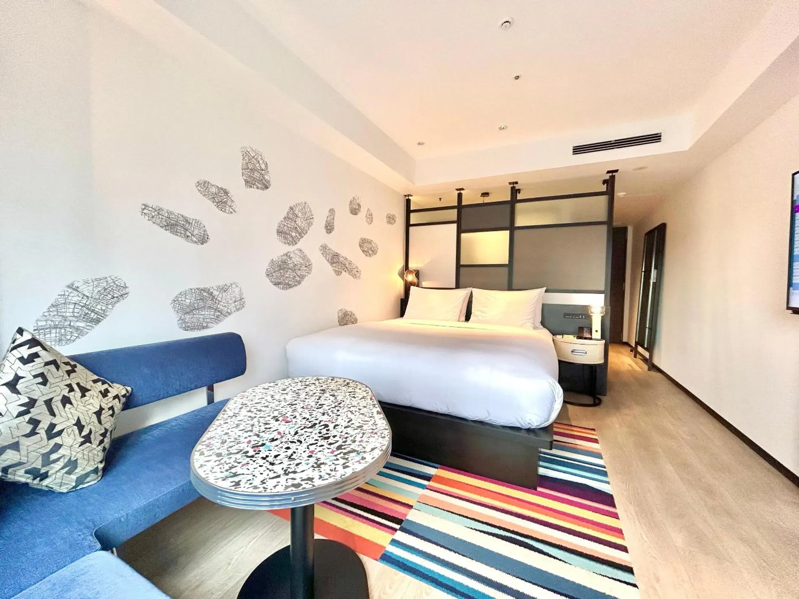 Loft Queen Room with City View - single occupancy in Aloft Osaka Dojima Loft Queen Room with City View - single occupancy in Aloft Osaka Dojima