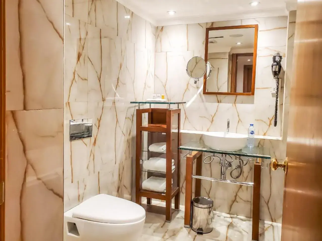 Studio in Victoria Crown Plaza Hotel Studio in Victoria Crown Plaza Hotel