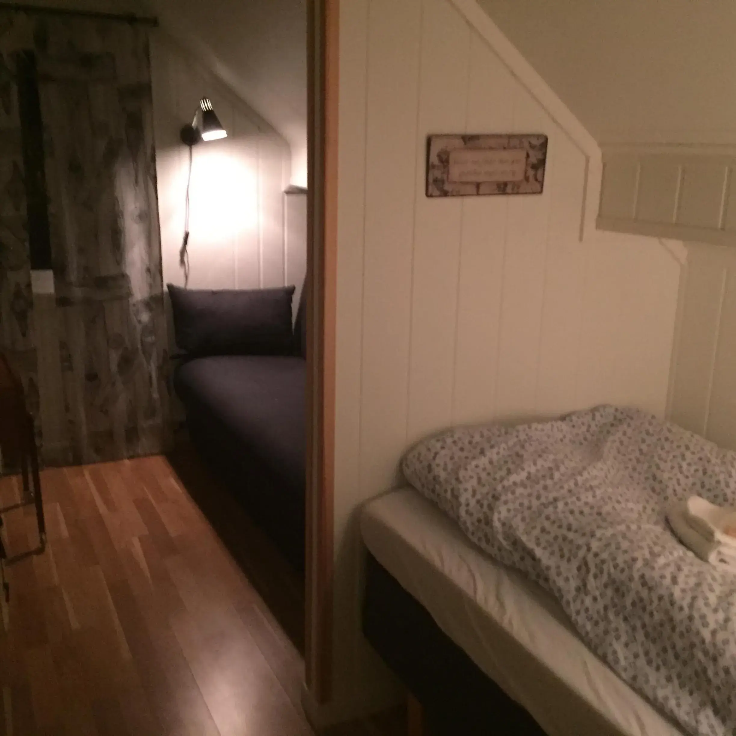 Single Room with Shared Bathroom in BIRK bed & birds Single Room with Shared Bathroom in BIRK bed & birds