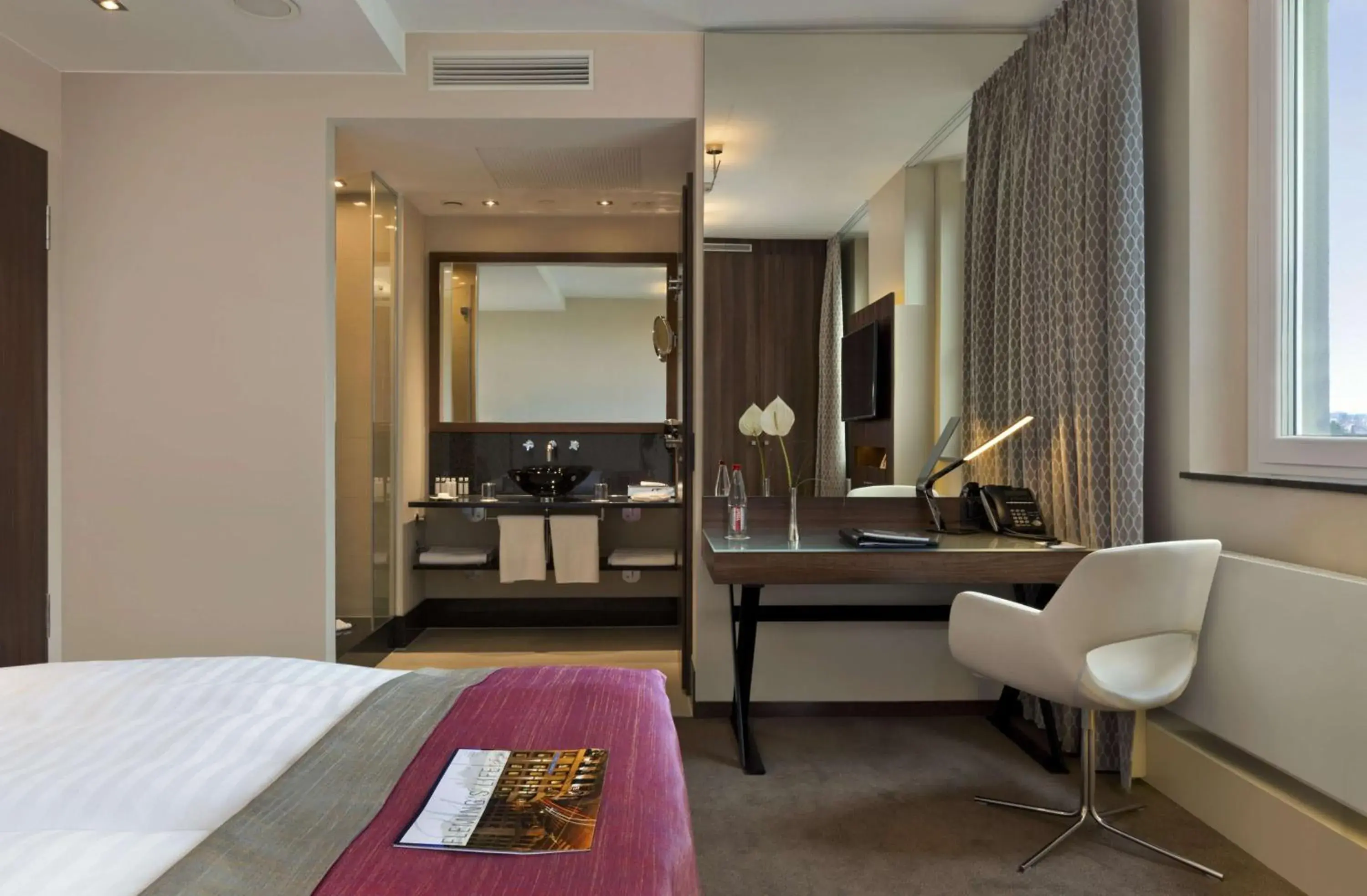 Superior Double Room in Flemings Selection Hotel Frankfurt-City Superior Double Room in Flemings Selection Hotel Frankfurt-City