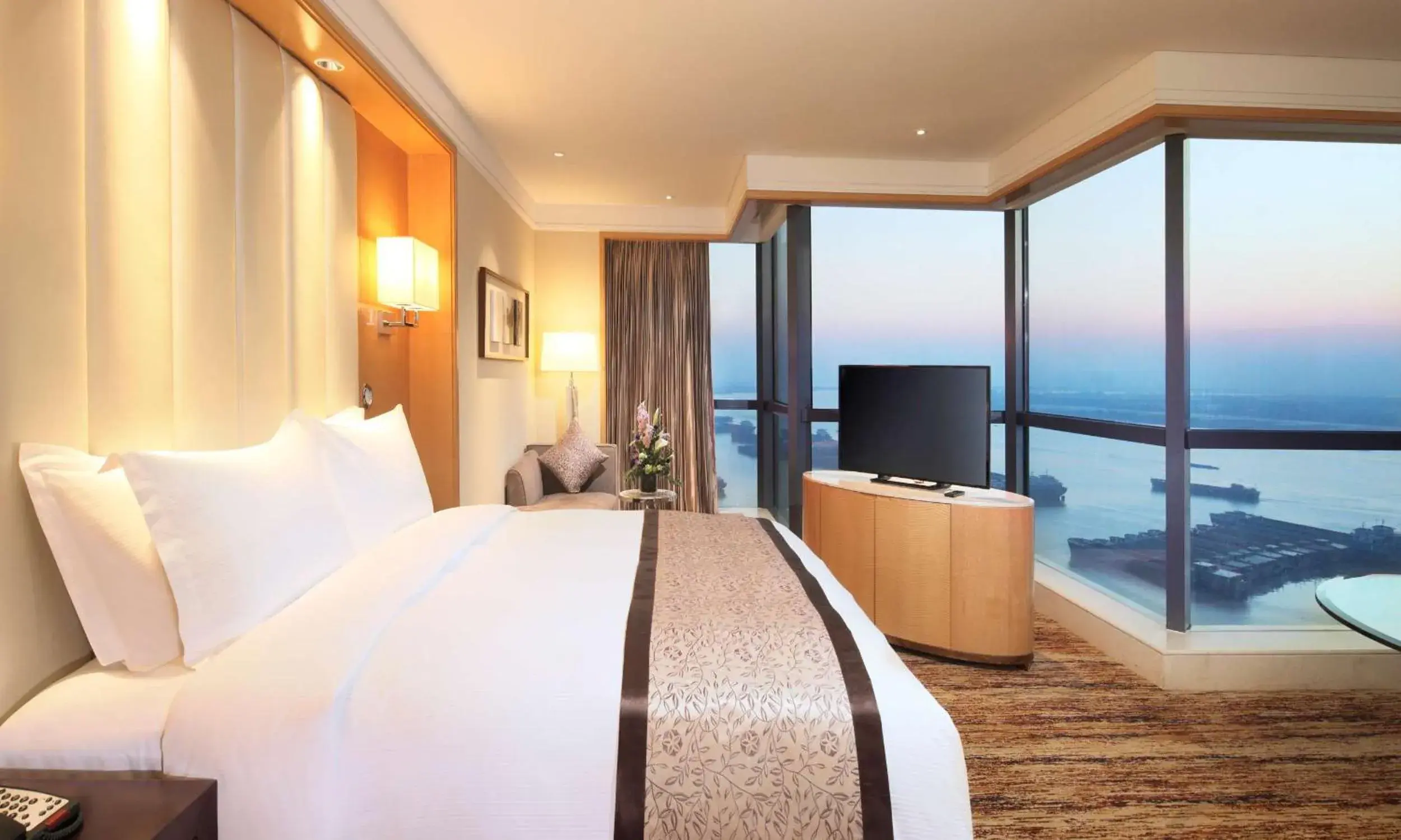 Executive King Room - Lounge Access in DoubleTree by Hilton Wuhu Executive King Room - Lounge Access in DoubleTree by Hilton Wuhu