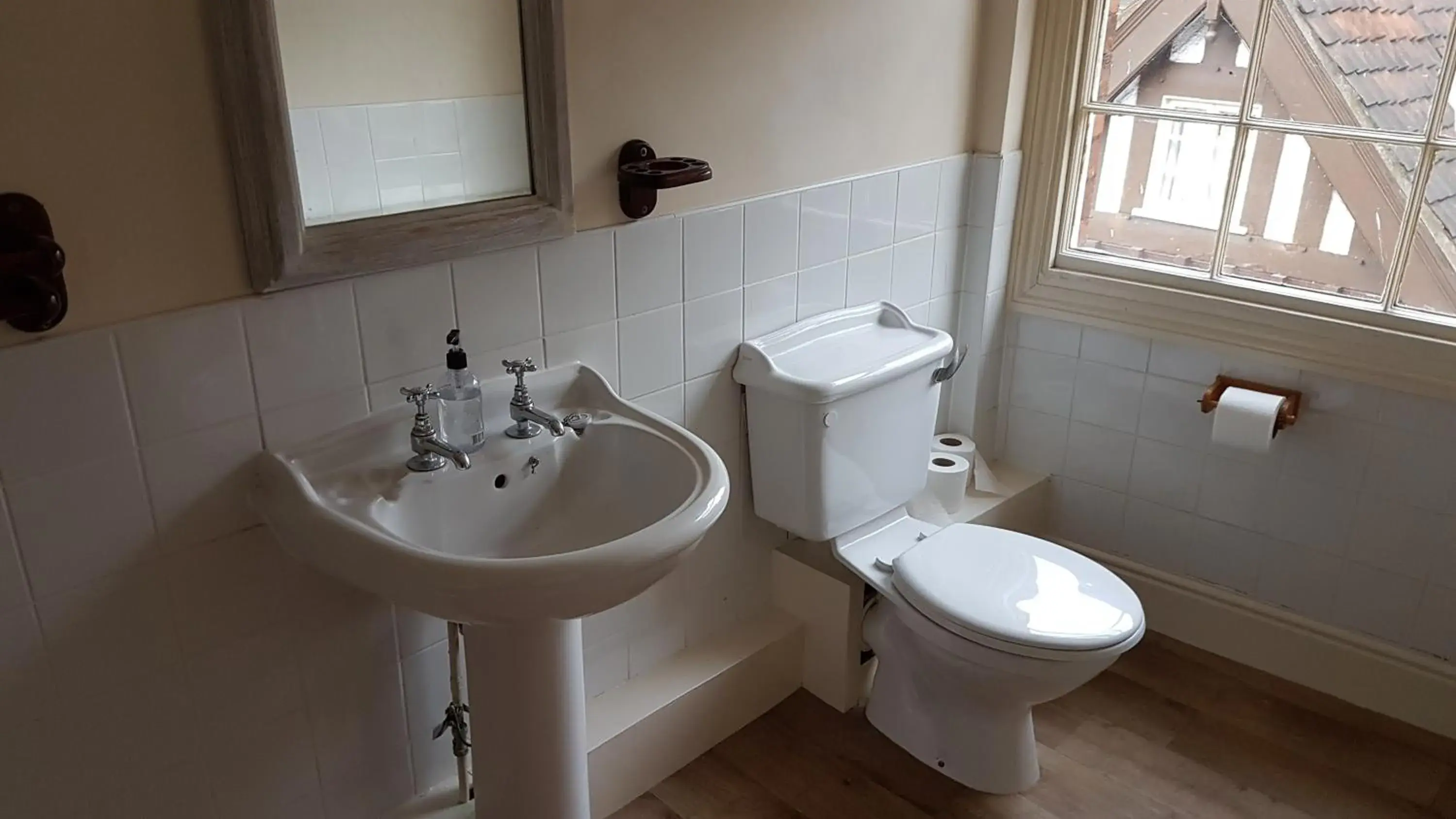 Standard Room with Partial River View in Lil's On The Waterfront Standard Room with Partial River View in Lil's On The Waterfront