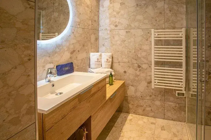 One-Bedroom Suite in Hôtel La Ménado One-Bedroom Suite in Hôtel La Ménado