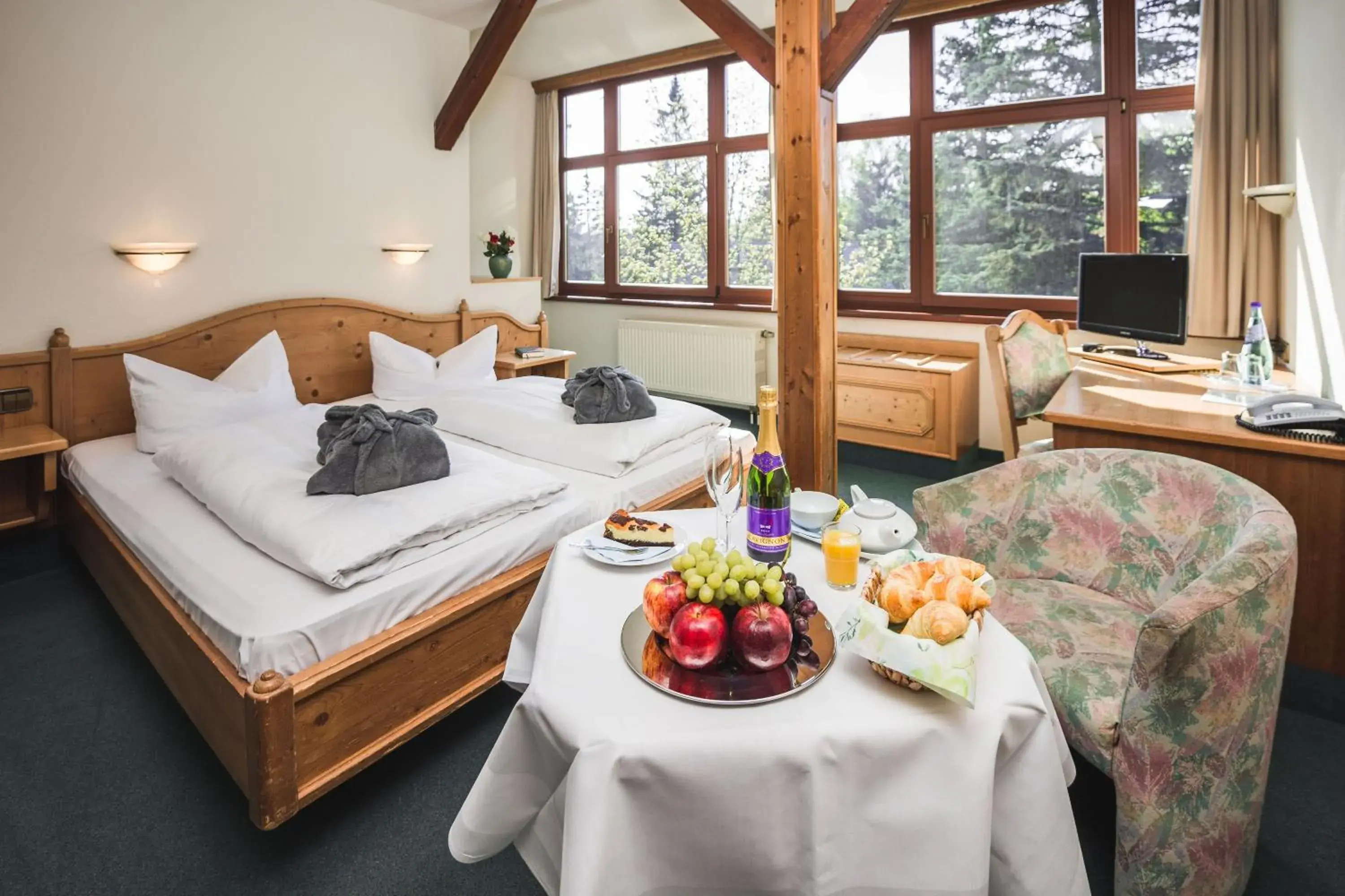 Deluxe Double Room in Berghotel Friedrichshöhe - Sauna, Pool & Natur Deluxe Double Room in Berghotel Friedrichshöhe - Sauna, Pool & Natur