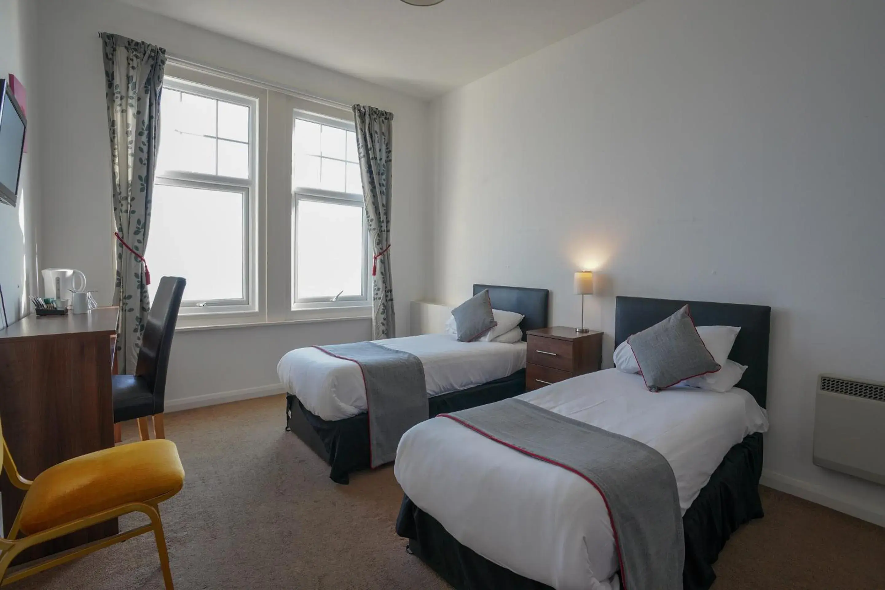 Deluxe Twin Room with Sea View in OYO Shanklin Beach Hotel Deluxe Twin Room with Sea View in OYO Shanklin Beach Hotel