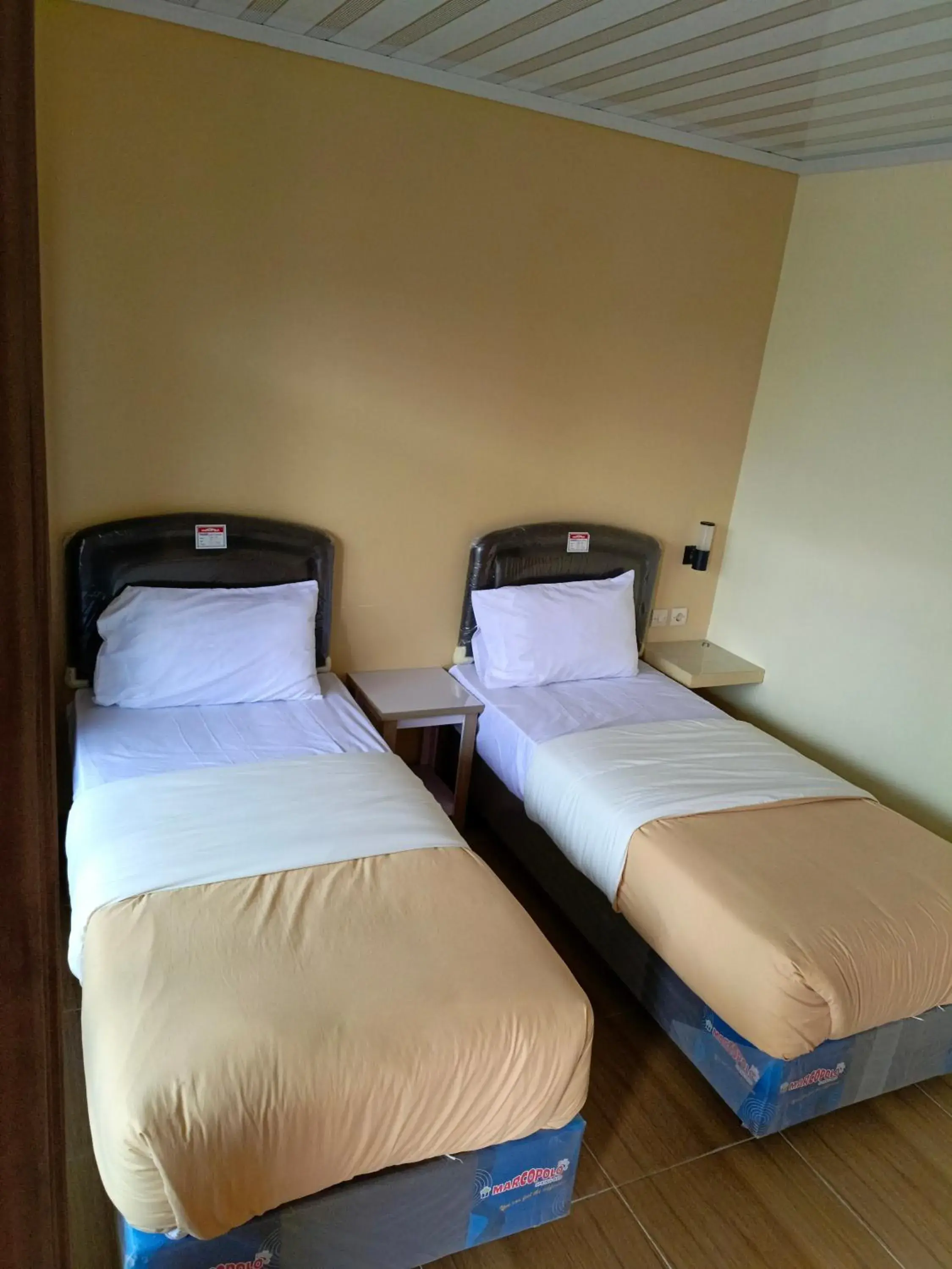 Twin Room in Griya Imafa Inn RedPartner near Jatim Park 2 Twin Room in Griya Imafa Inn RedPartner near Jatim Park 2