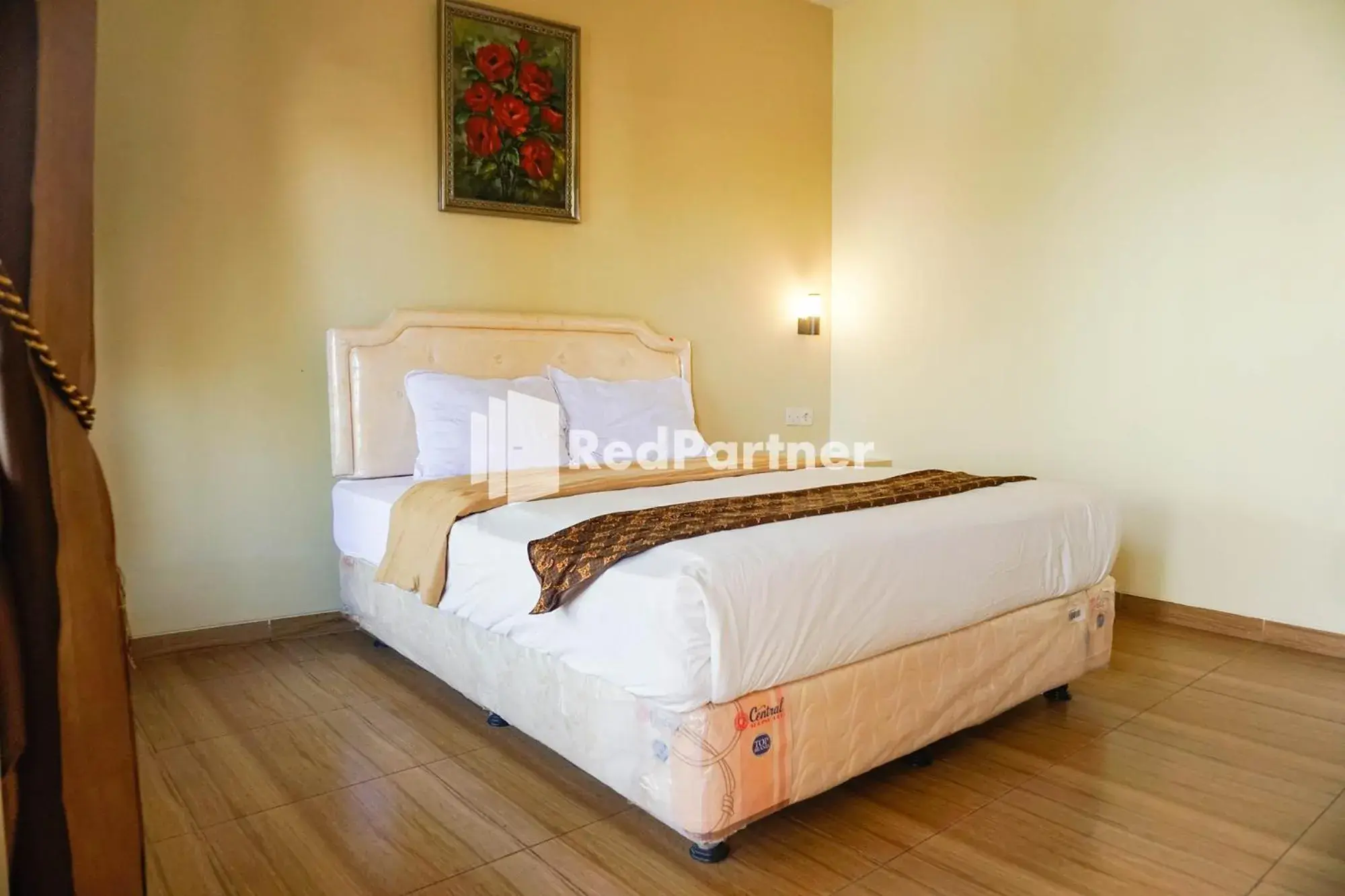 Standard Double Room in Griya Imafa Inn RedPartner near Jatim Park 2 Standard Double Room in Griya Imafa Inn RedPartner near Jatim Park 2