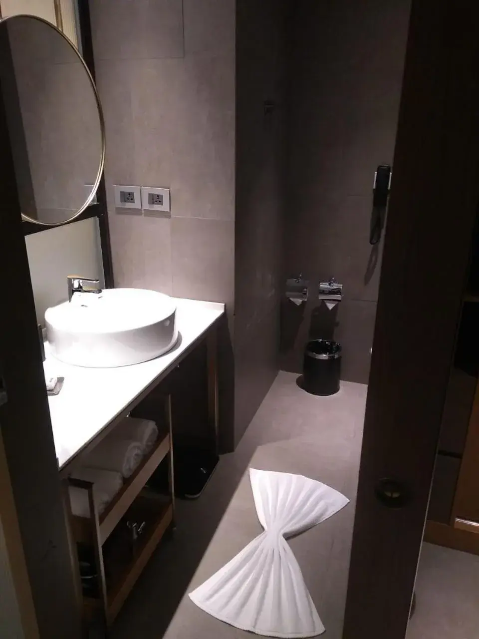 King Room with Garden View - Non-Smoking 15% discount on F&B+Spa.. buy 1 get 1 on select beer brand, 2 kids below 12 stay free on existing beds in Holiday Inn Goa Candolim King Room with Garden View - Non-Smoking 15% discount on F&B+Spa.. buy 1 get 1 on select beer brand, 2 kids below 12 stay free on existing beds in Holiday Inn Goa Candolim