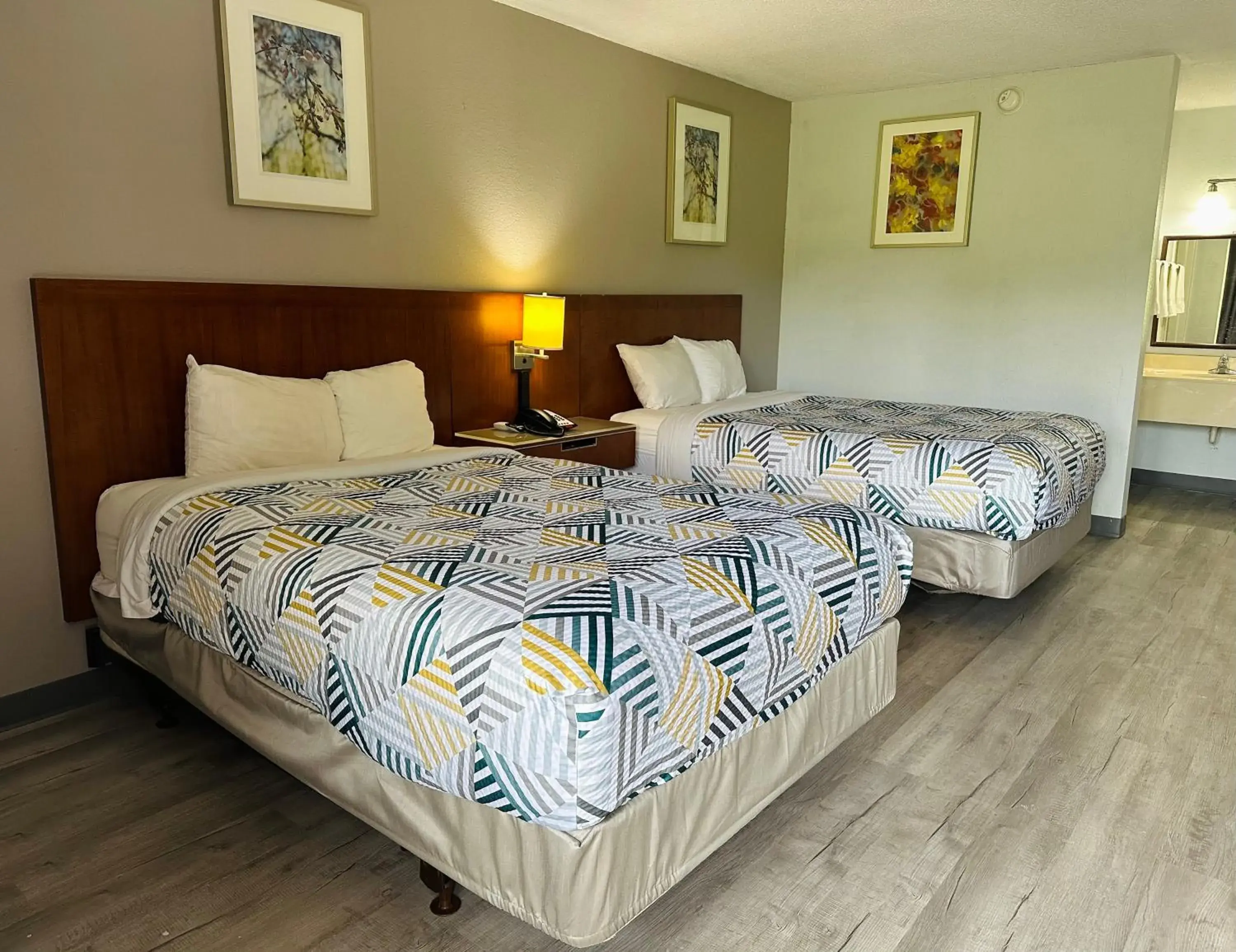 Queen Room with Two Queen Beds - Smoking in Motel 6 Forrest City AR Queen Room with Two Queen Beds - Smoking in Motel 6 Forrest City AR