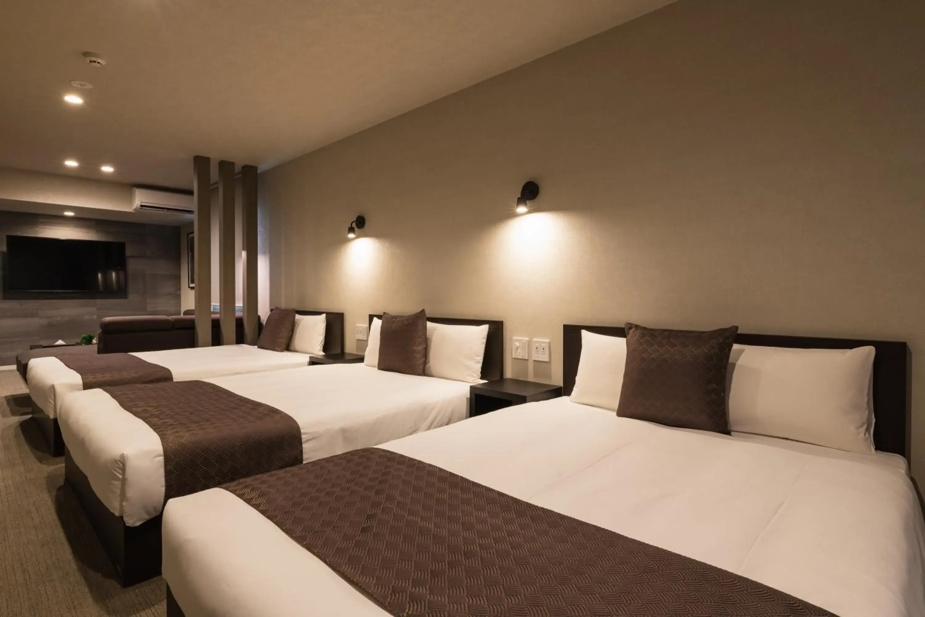 Superior Triple Room in GRAND BASE Saiwaimachi Superior Triple Room in GRAND BASE Saiwaimachi