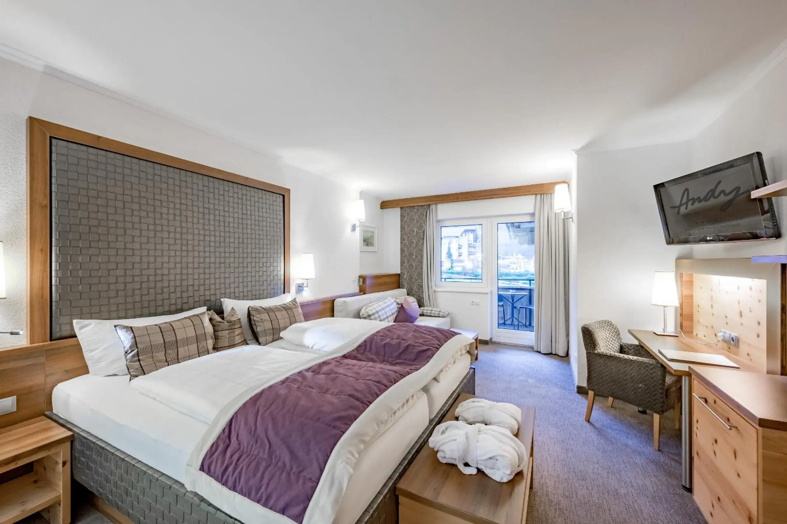 Deluxe Double Room with Balcony in Hotel Andy 4 Sterne Superior Deluxe Double Room with Balcony in Hotel Andy 4 Sterne Superior