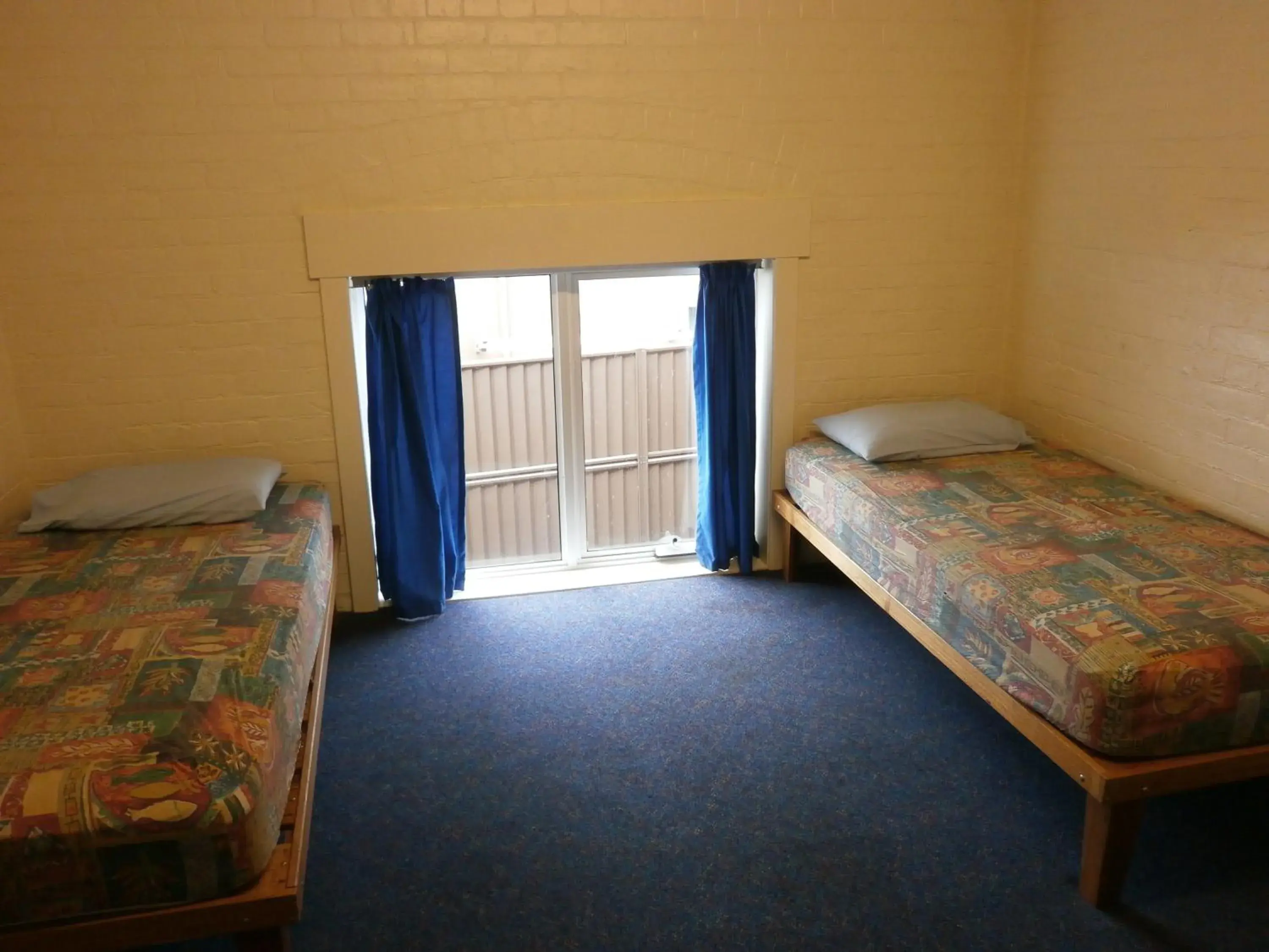 Twin Room with Shared Bathroom in Launceston Backpackers Twin Room with Shared Bathroom in Launceston Backpackers