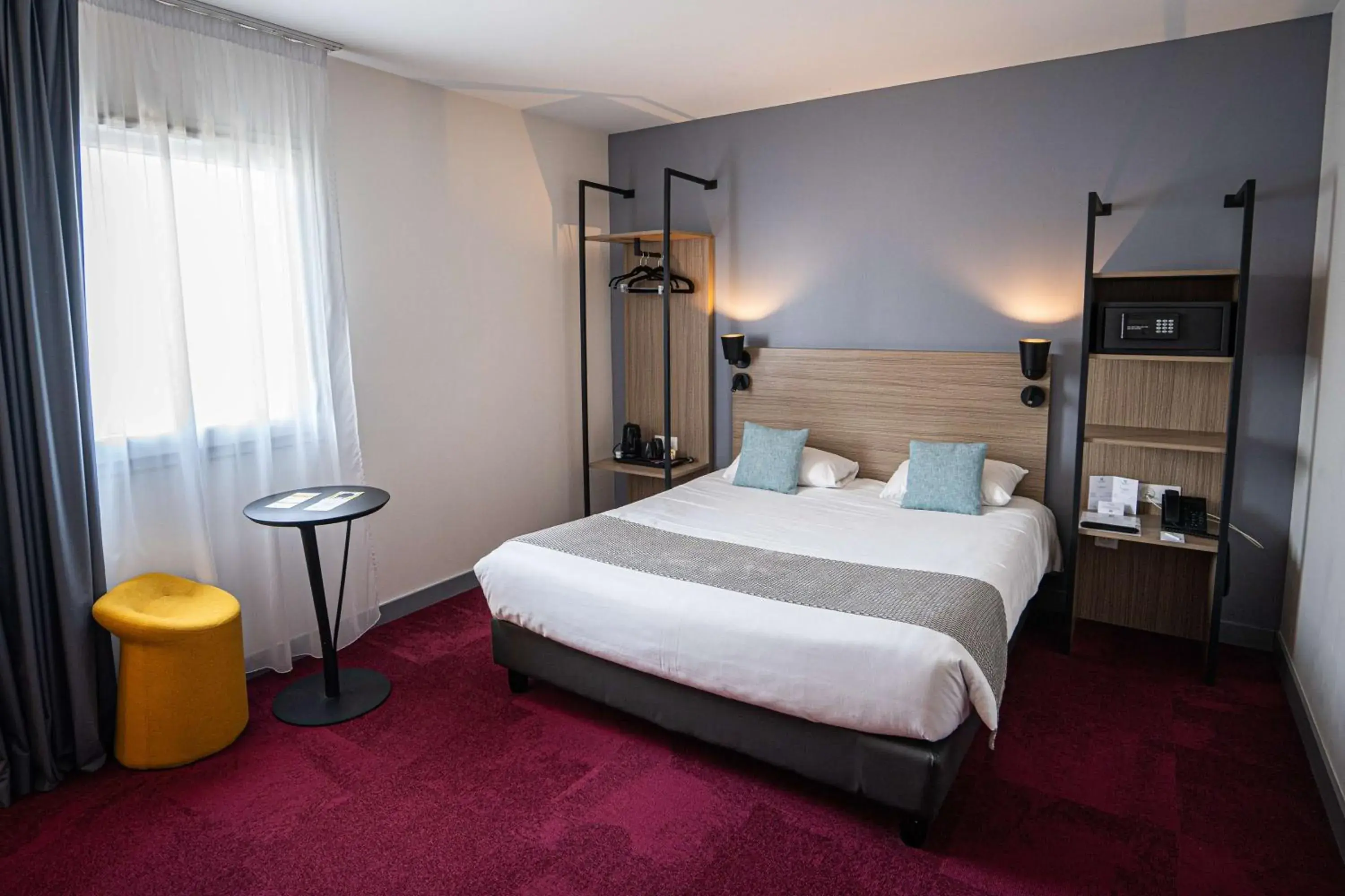 Standard Queen Room in Sure Hotel by Best Western Les Portes de Montauban Standard Queen Room in Sure Hotel by Best Western Les Portes de Montauban