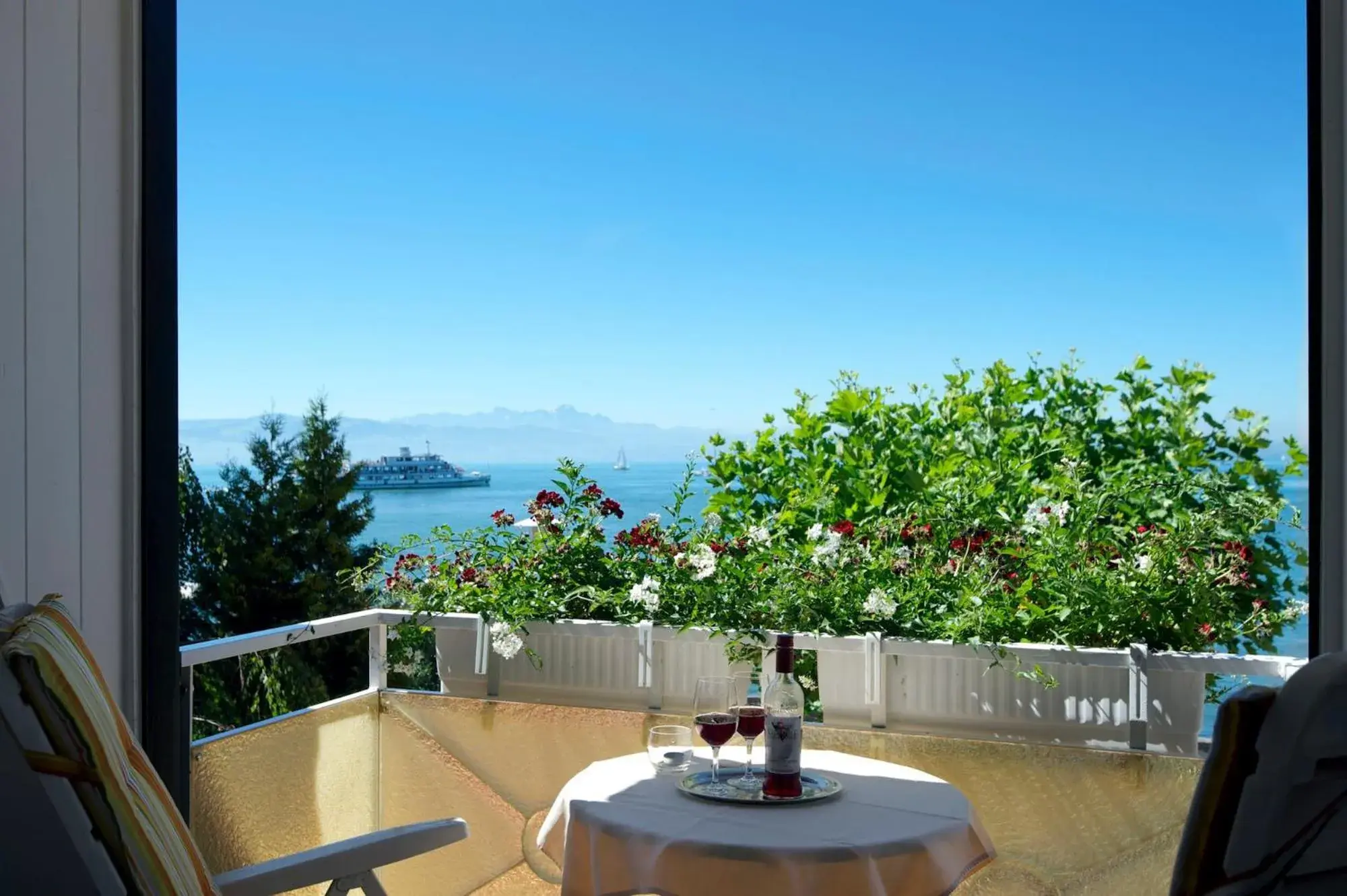 Double Room with Lake View in Hotel Engel Double Room with Lake View in Hotel Engel