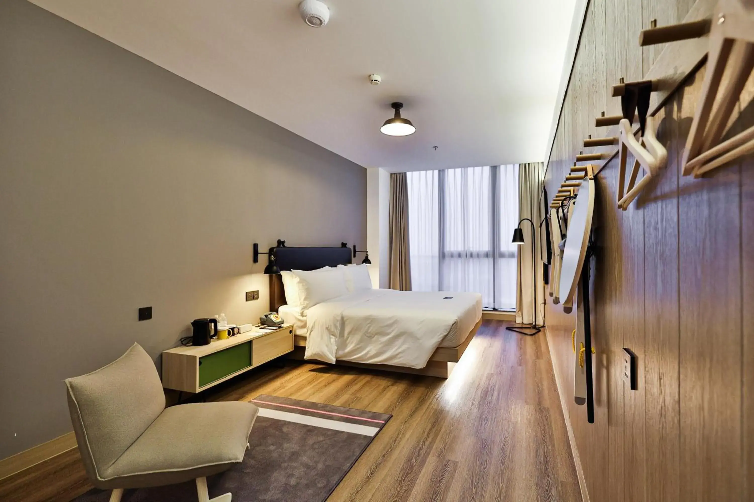 Standard King Room in Moxy Shanghai Hongqiao NECC Standard King Room in Moxy Shanghai Hongqiao NECC