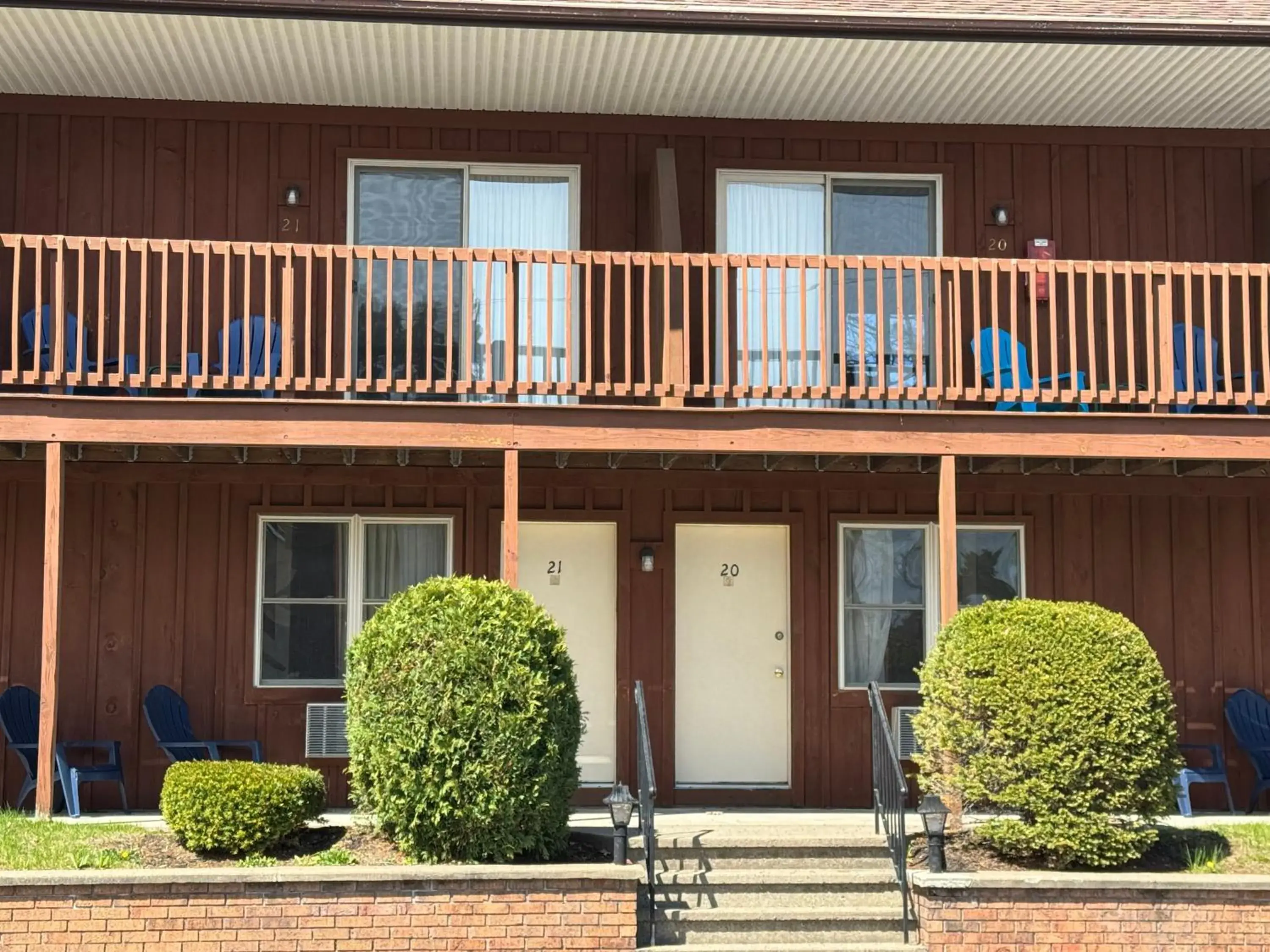 Family Suite with Balcony in Mohican Resort Motel, Conveniently located to all Lake George attractions Family Suite with Balcony in Mohican Resort Motel, Conveniently located to all Lake George attractions