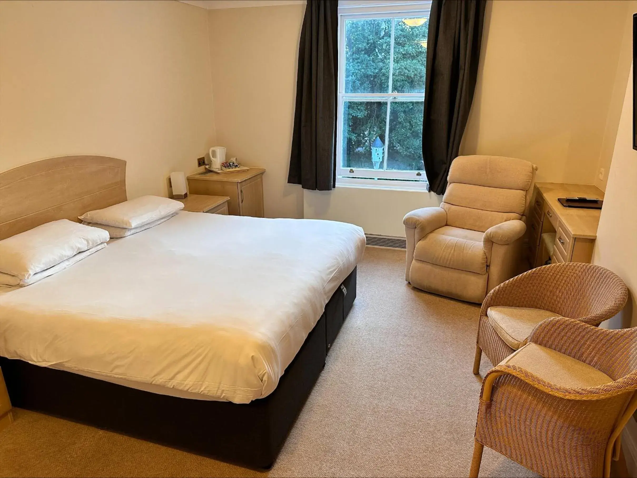 Double Room - Disability Access in The Grove Hotel Double Room - Disability Access in The Grove Hotel