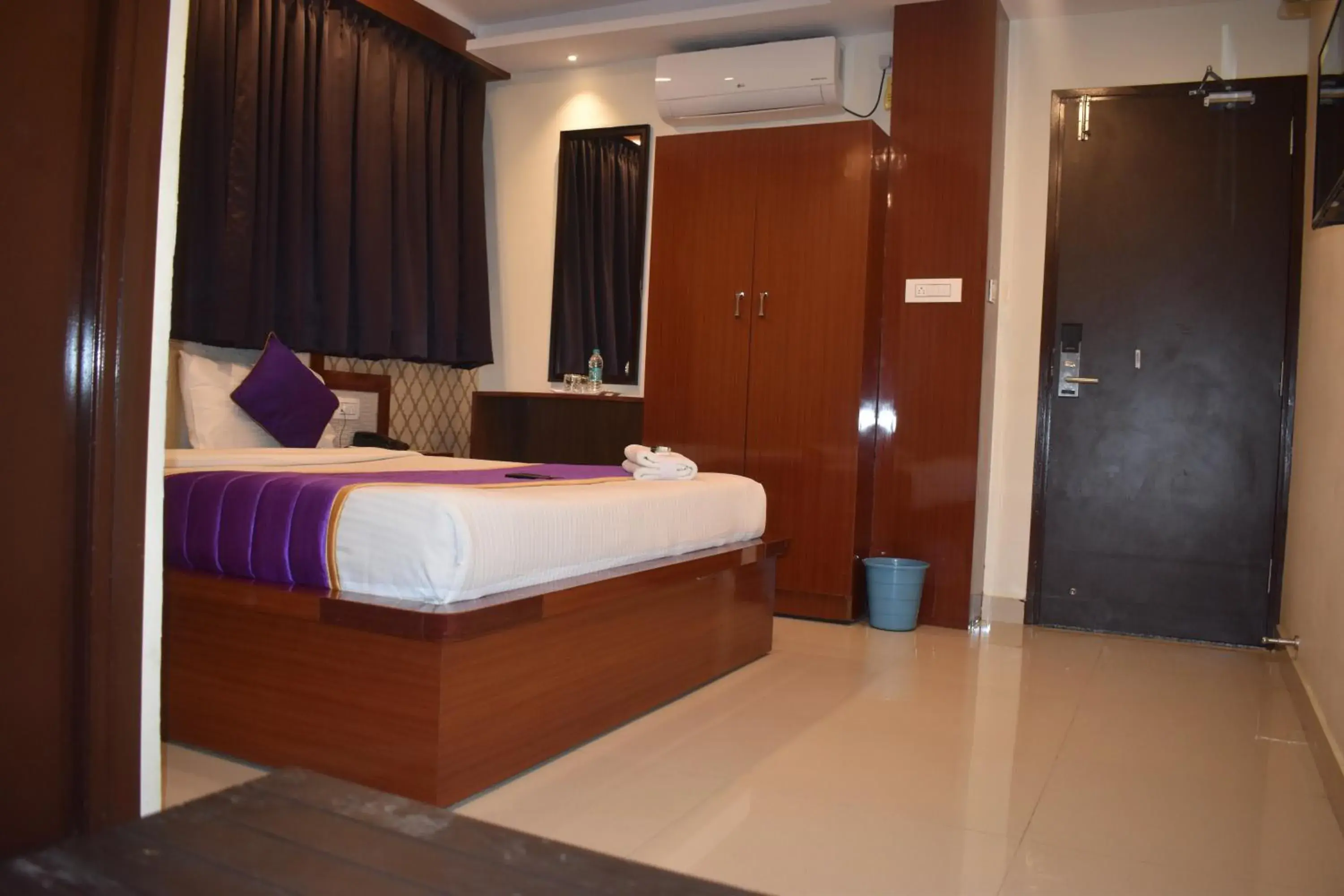 Queen Room - single occupancy in Hotel UR Comforts Jayanagar Queen Room - single occupancy in Hotel UR Comforts Jayanagar