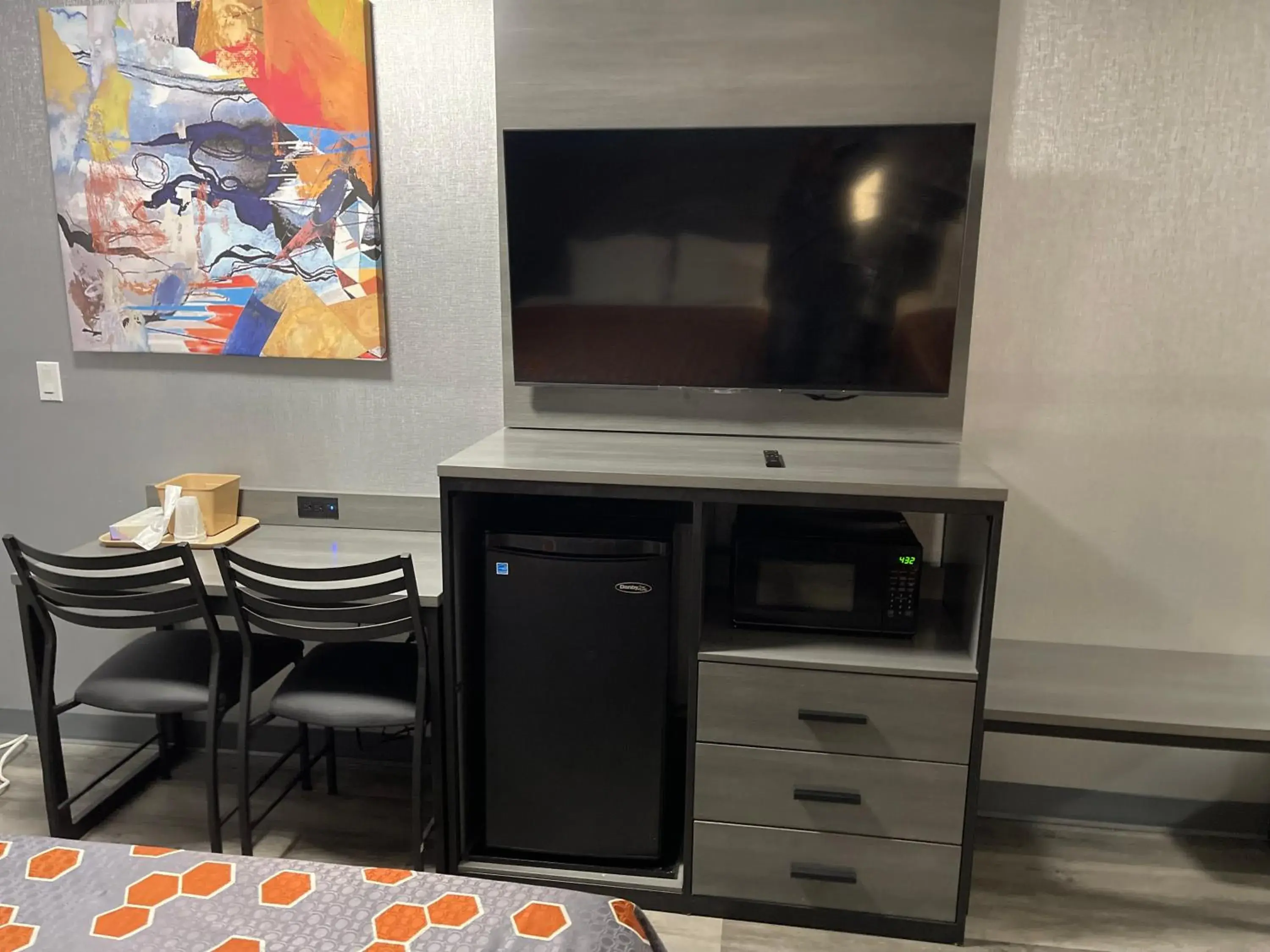 Deluxe Double Room (1 adult + 2 children) in The Wayne Inn Deluxe Double Room (1 adult + 2 children) in The Wayne Inn