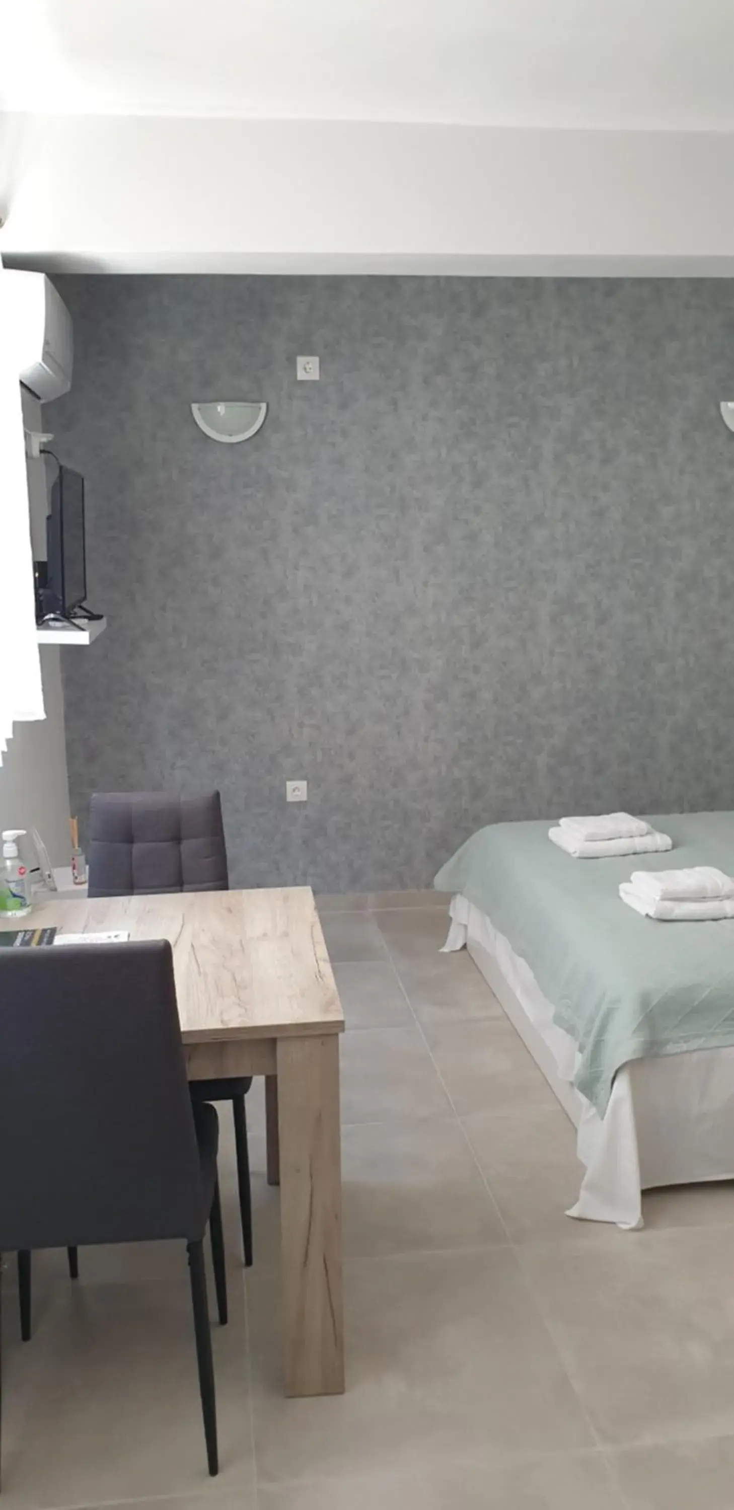 Deluxe Room in AVR Airport Deluxe Suites 6 AIRPORT FREE SHUTLE Deluxe Room in AVR Airport Deluxe Suites 6 AIRPORT FREE SHUTLE