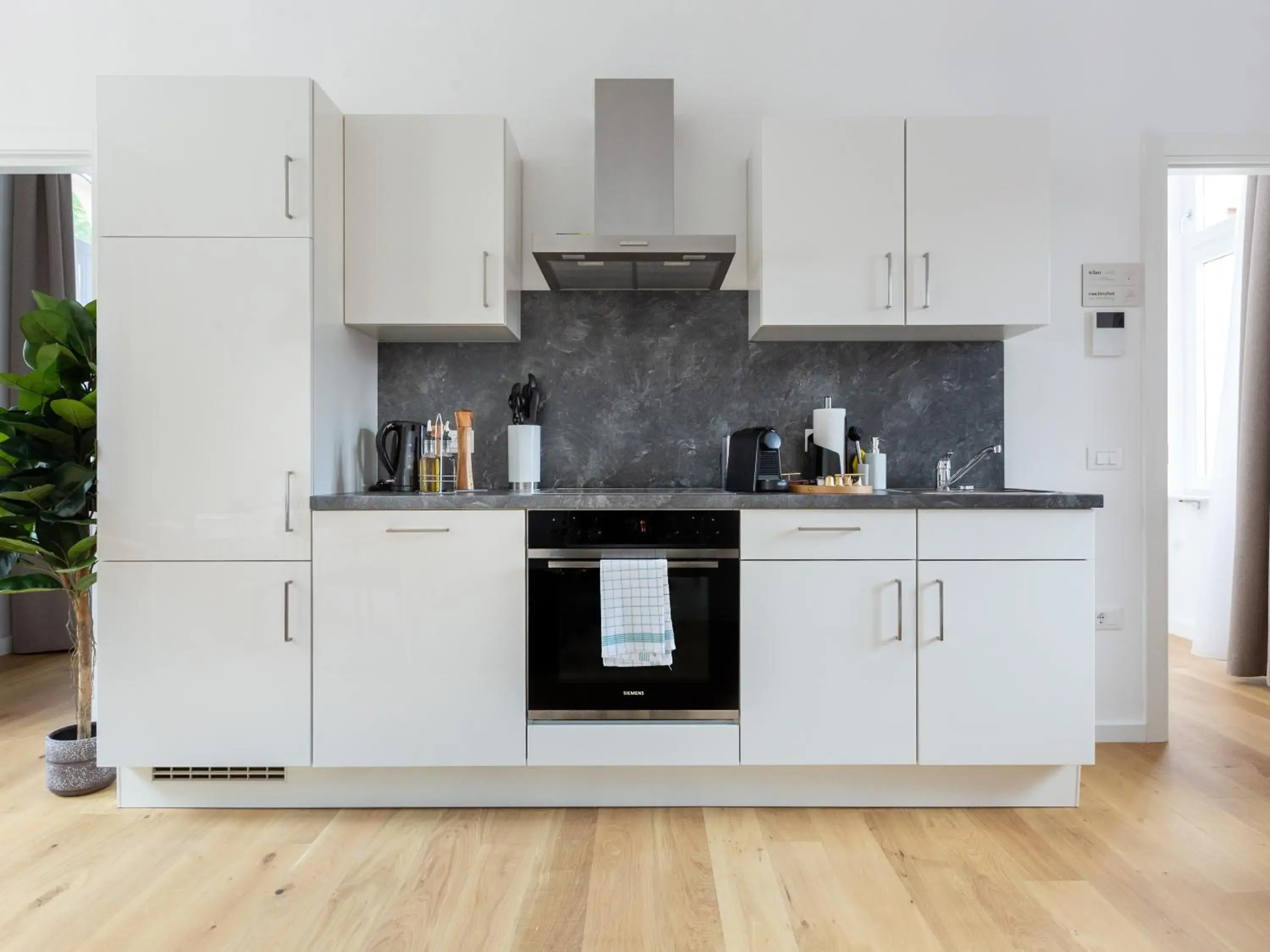 One-Bedroom Suite XL with sofa bed & balcony in Limehome Baden-Baden Bäderstraße One-Bedroom Suite XL with sofa bed & balcony in Limehome Baden-Baden Bäderstraße