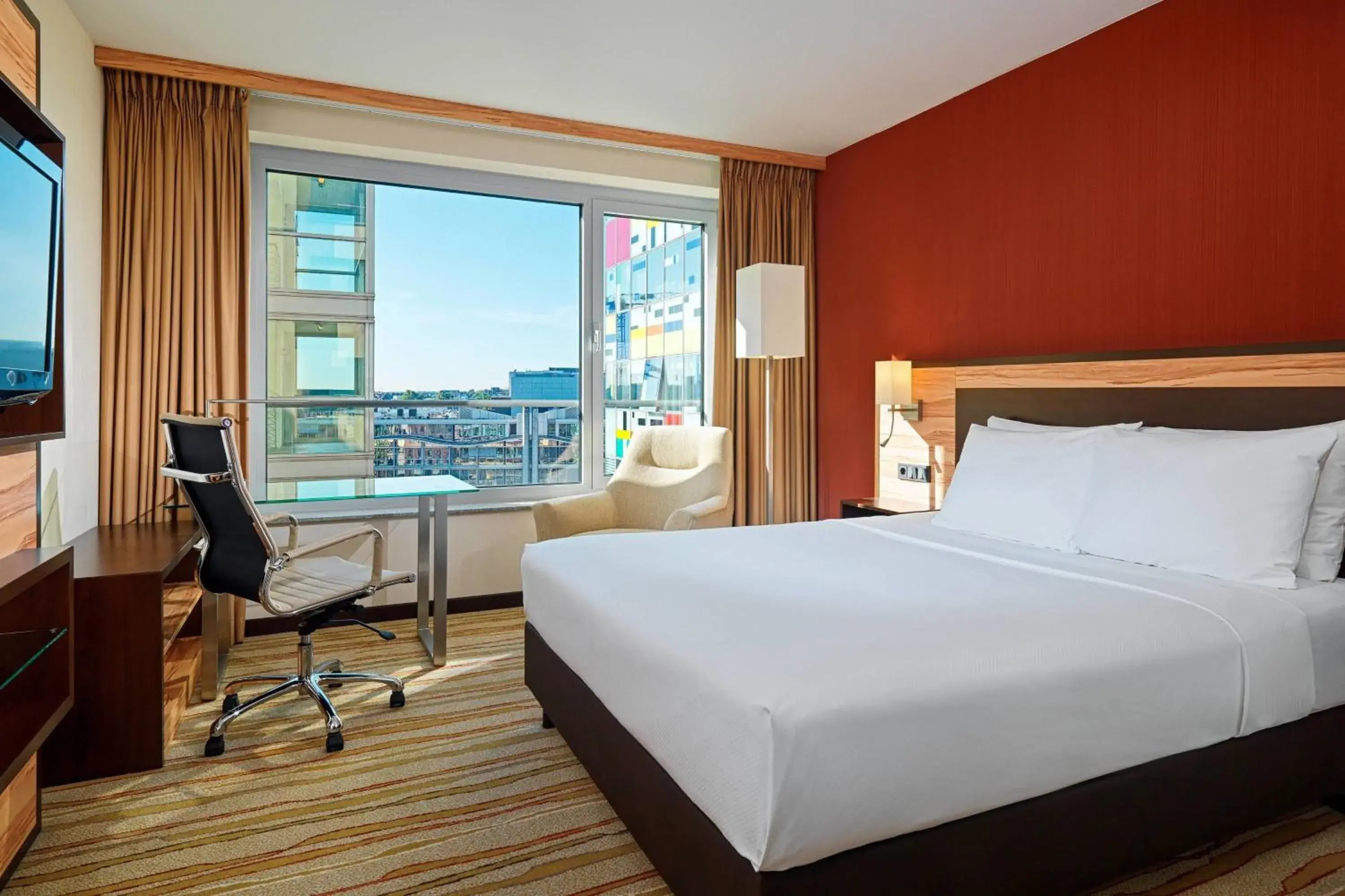 Standard guest room queen, Guest room, 1 Queen - single occupancy in Courtyard by Marriott Duesseldorf Hafen Standard guest room queen, Guest room, 1 Queen - single occupancy in Courtyard by Marriott Duesseldorf Hafen