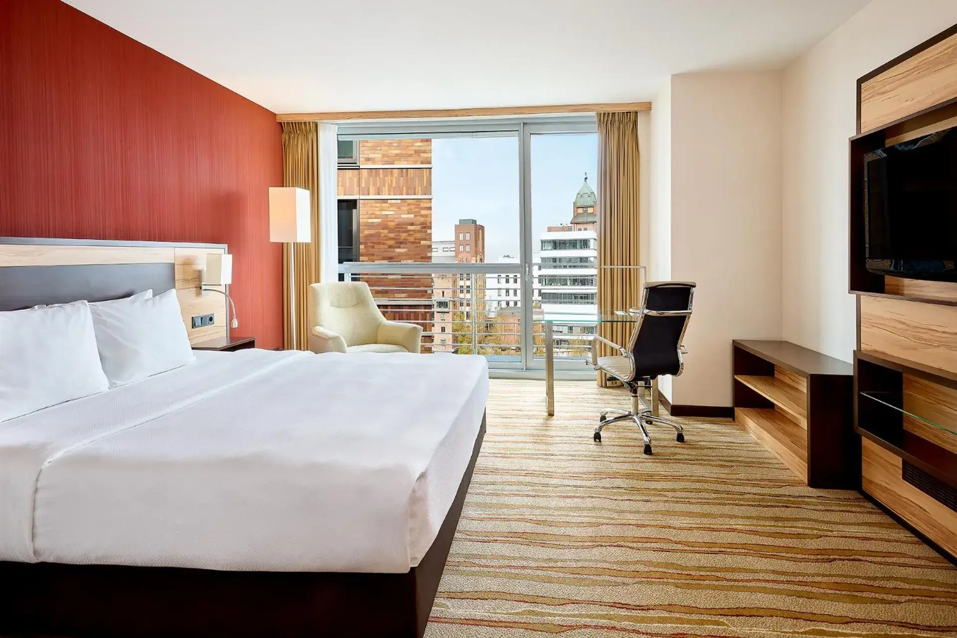 Standard King Room with Harbor View in Courtyard by Marriott Duesseldorf Hafen Standard King Room with Harbor View in Courtyard by Marriott Duesseldorf Hafen