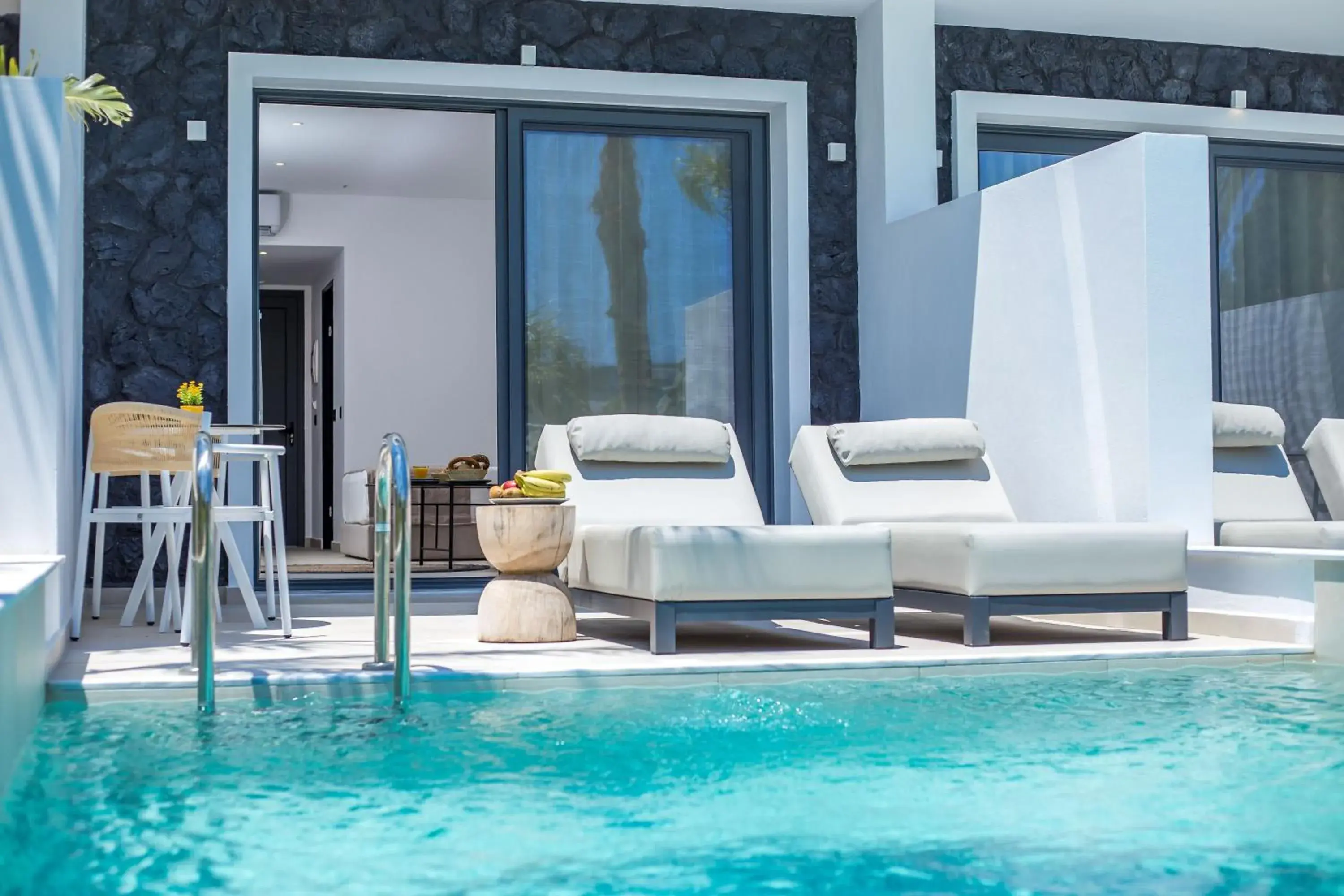 Suite with Private Pool in Vanik Suites Suite with Private Pool in Vanik Suites