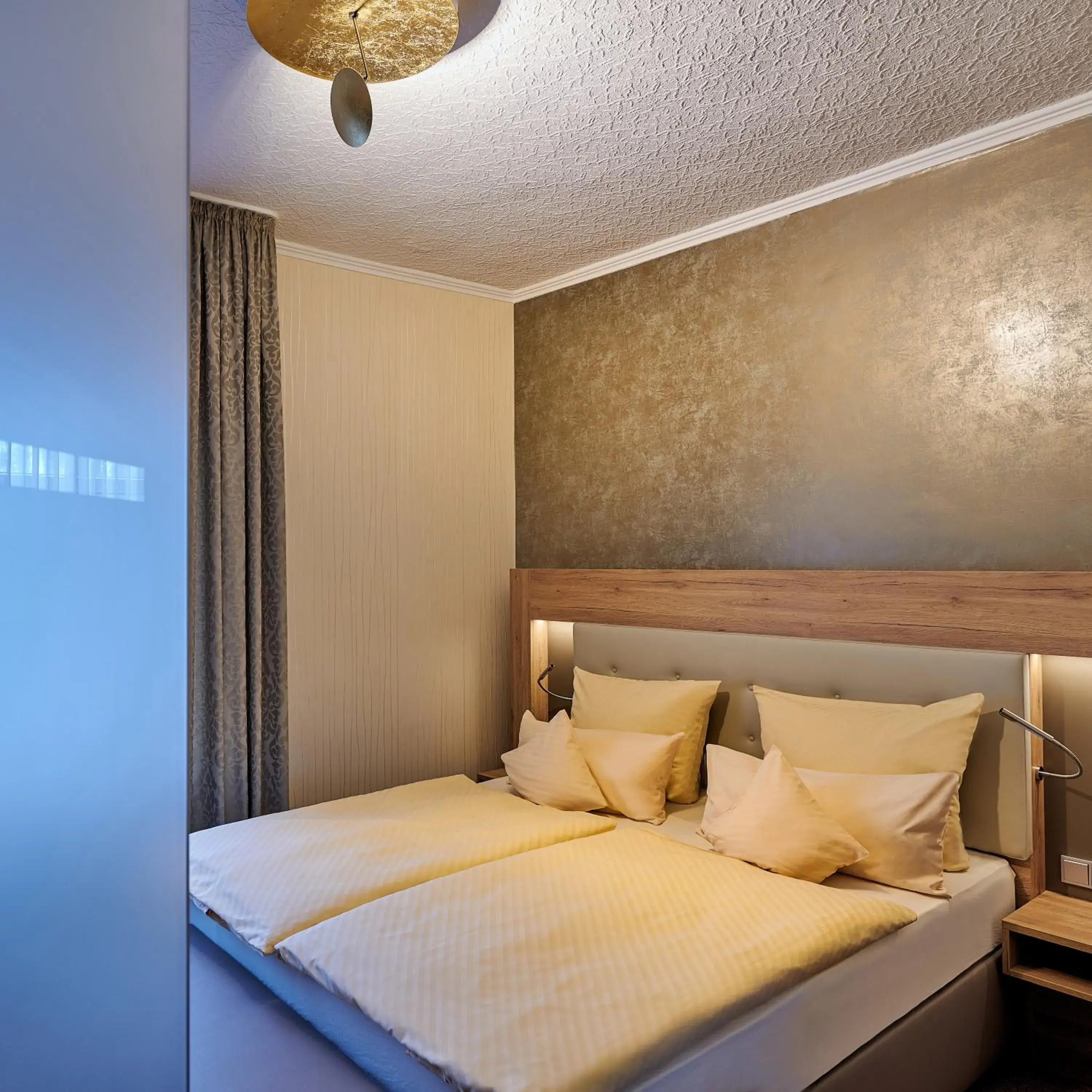 Triple Room in Ambient Hotel Zum Schwan Triple Room in Ambient Hotel Zum Schwan