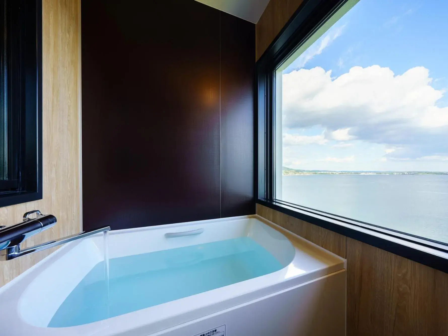 Executive Twin Room with Sea View - Non-Smoking in Grandvrio Hotel Beppuwan Wakura - ROUTE INN HOTELS - Executive Twin Room with Sea View - Non-Smoking in Grandvrio Hotel Beppuwan Wakura - ROUTE INN HOTELS -