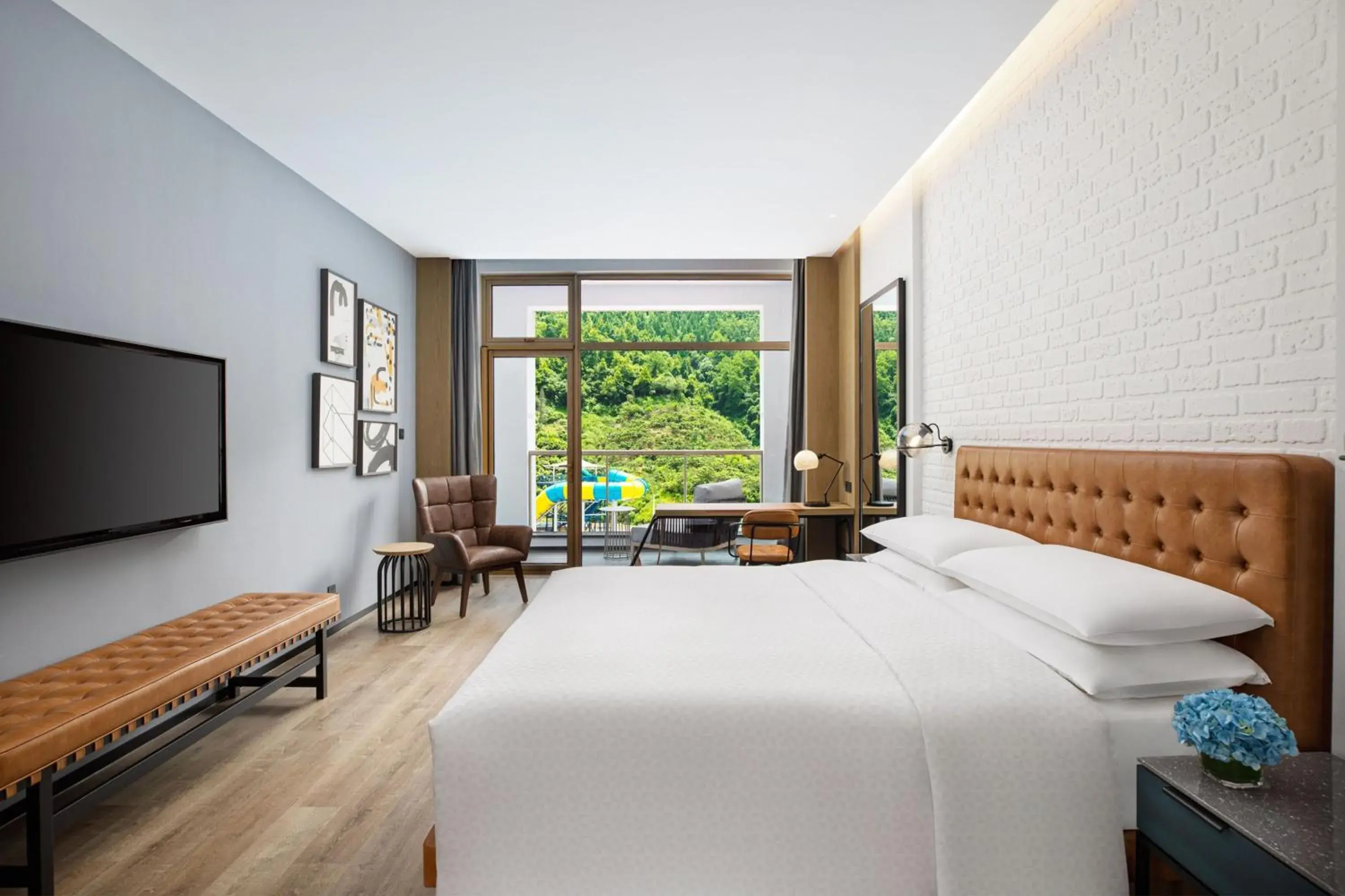 Deluxe King Room with Balcony and Mountain View in Four Points by Sheraton Qiandao Lake Deluxe King Room with Balcony and Mountain View in Four Points by Sheraton Qiandao Lake