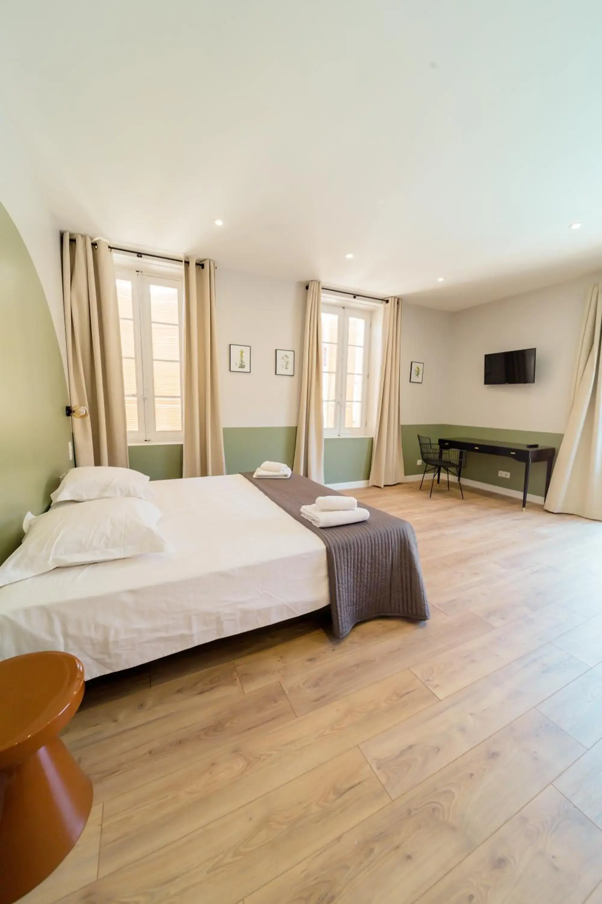 Deluxe Double Room with Balcony in UNE HISTOIRE DE FAMILLE Deluxe Double Room with Balcony in UNE HISTOIRE DE FAMILLE