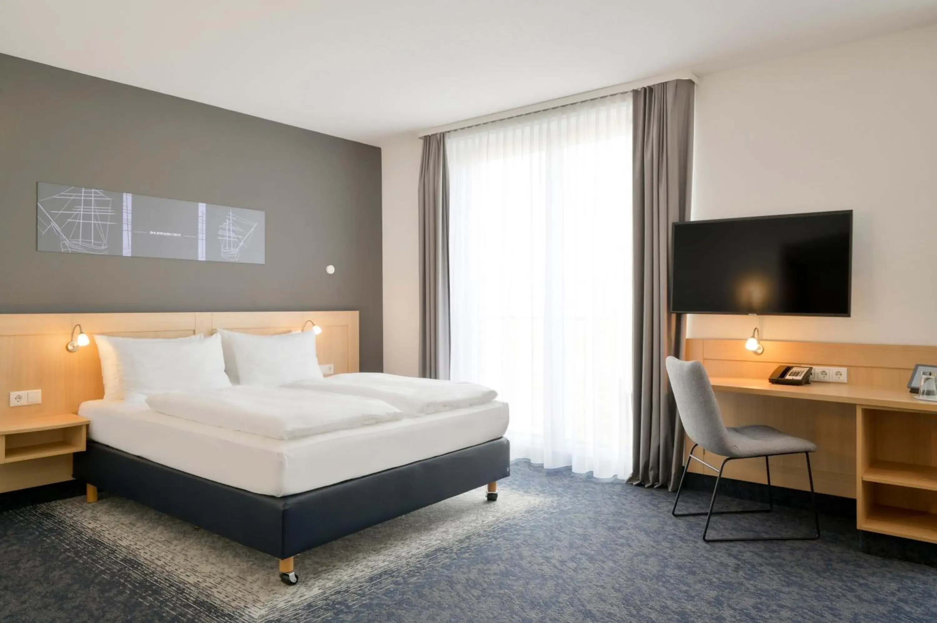 Queen Room with Roll-In Shower - single occupancy - Second Floor/Disability Access/Non-Smoking in Park Inn by Radisson Papenburg Queen Room with Roll-In Shower - single occupancy - Second Floor/Disability Access/Non-Smoking in Park Inn by Radisson Papenburg